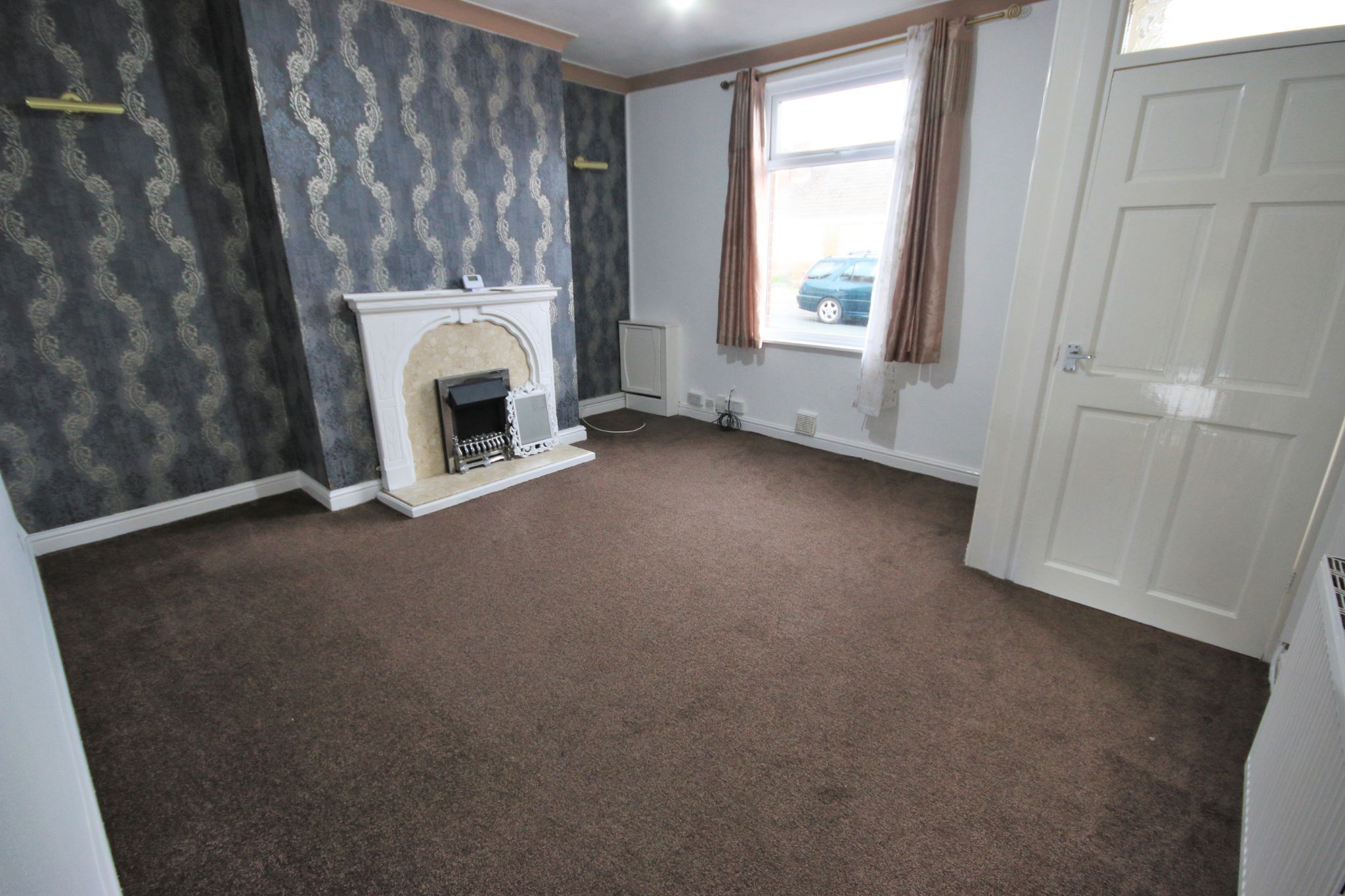 3 bedroom end terraced house Let in Wigan - Photograph 3.