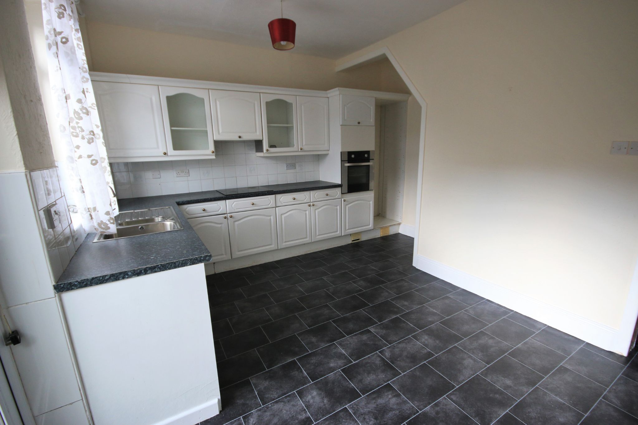 3 bedroom end terraced house Let in Wigan - Photograph 5.