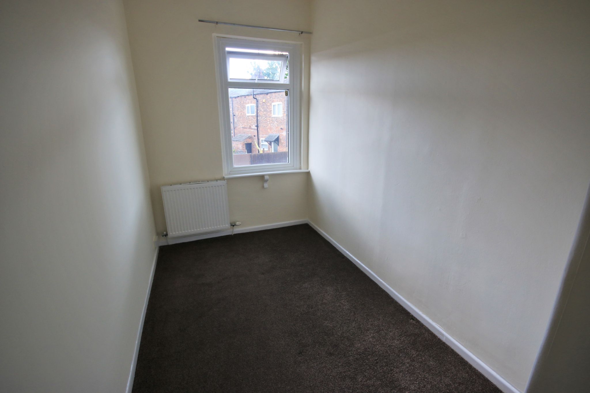 3 bedroom end terraced house Let in Wigan - Photograph 8.