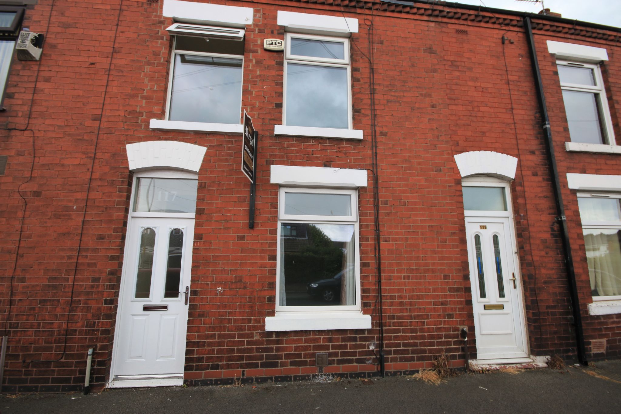 3 bedroom end terraced house Let in Wigan - Photograph 2.