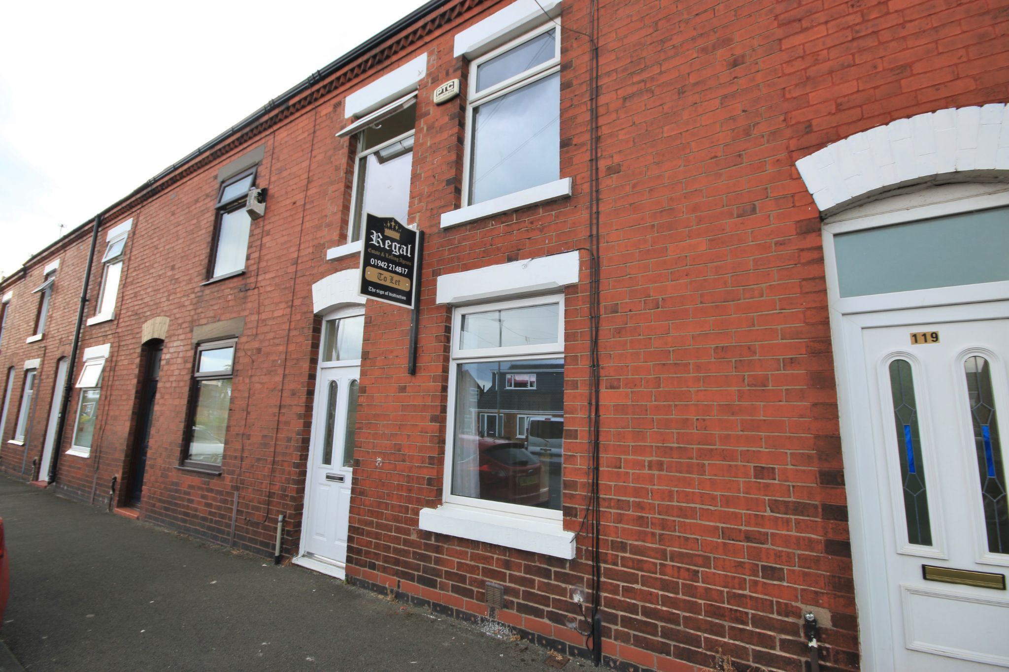 3 bedroom end terraced house Let in Wigan - Photograph 1.