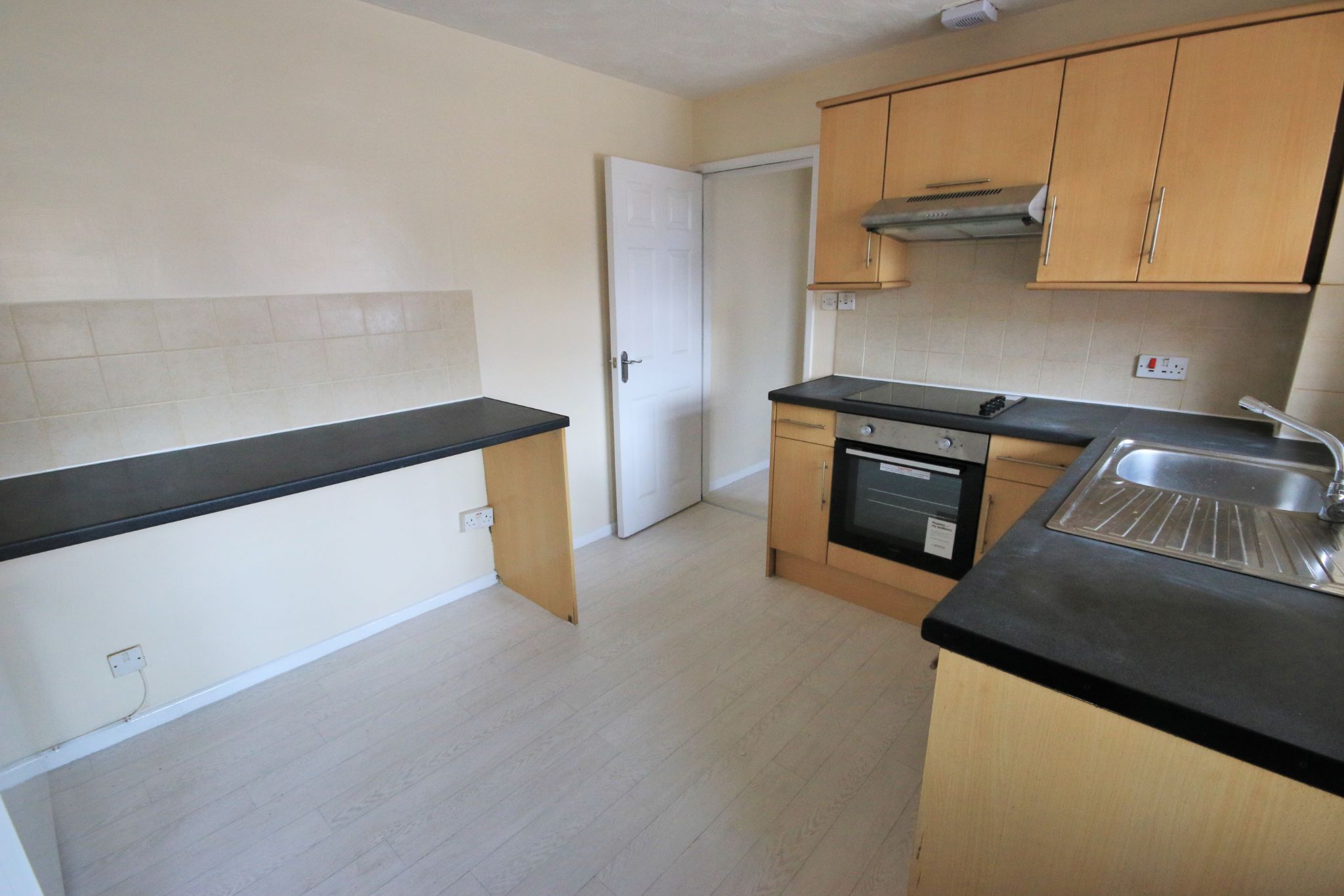 1 bedroom semi-detached bungalow Let in Wigan - Photograph 3.