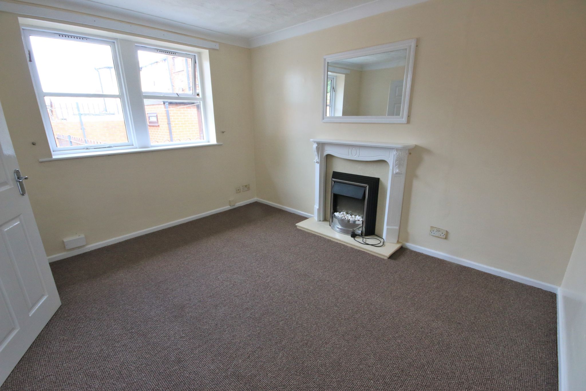 1 bedroom semi-detached bungalow Let in Wigan - Photograph 2.