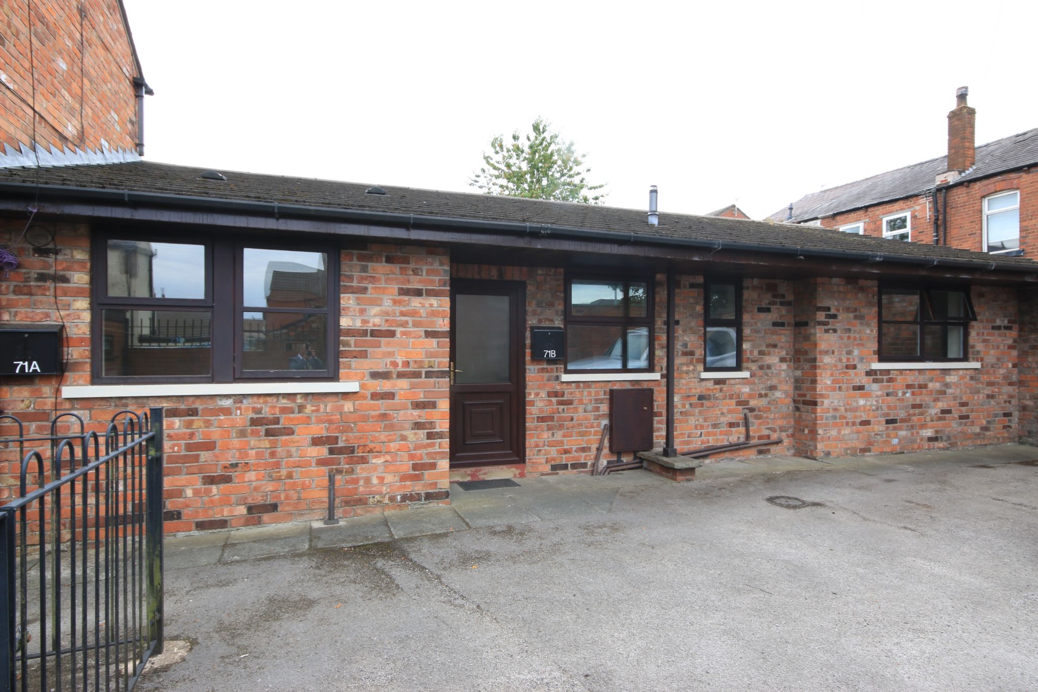 1 bedroom semi-detached bungalow Let in Wigan - Photograph 1.