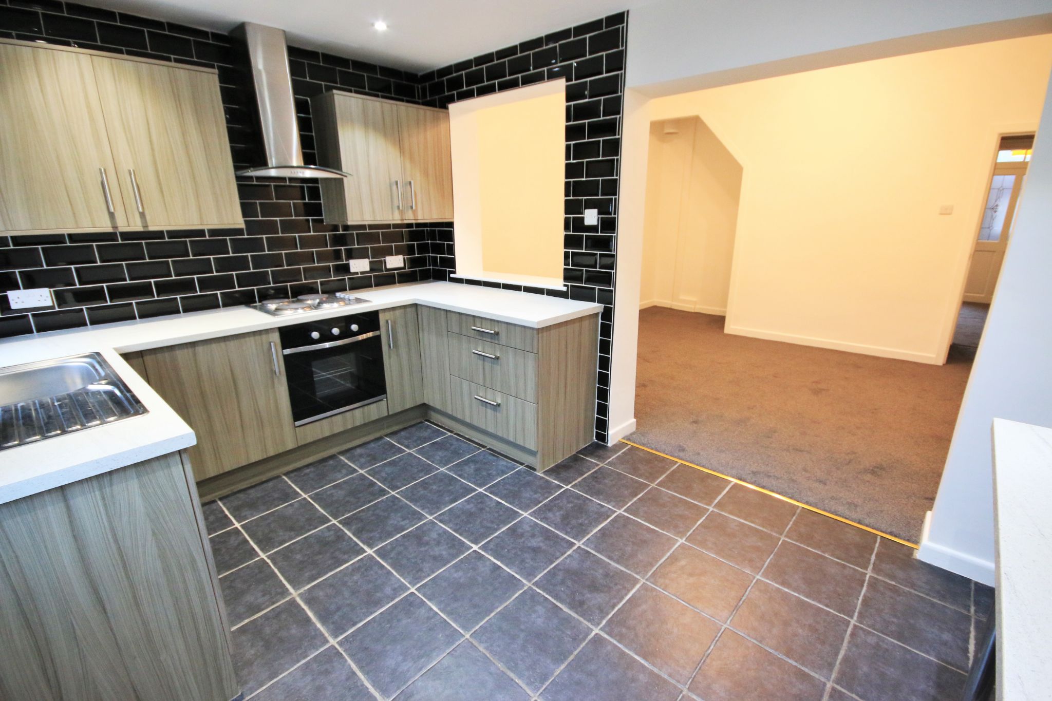 2 bedroom mid terraced house Let in Wigan - Photograph 5.