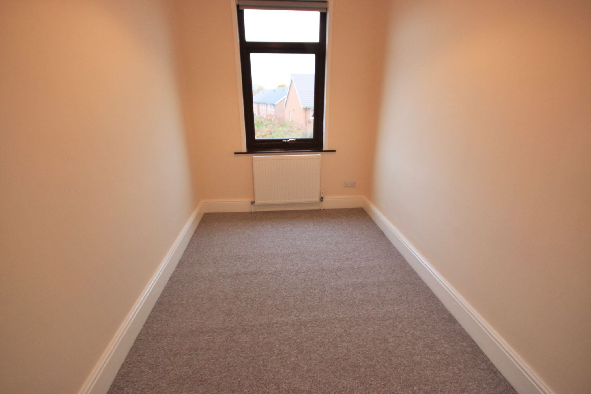 2 bedroom mid terraced house Let in Wigan - Photograph 7.