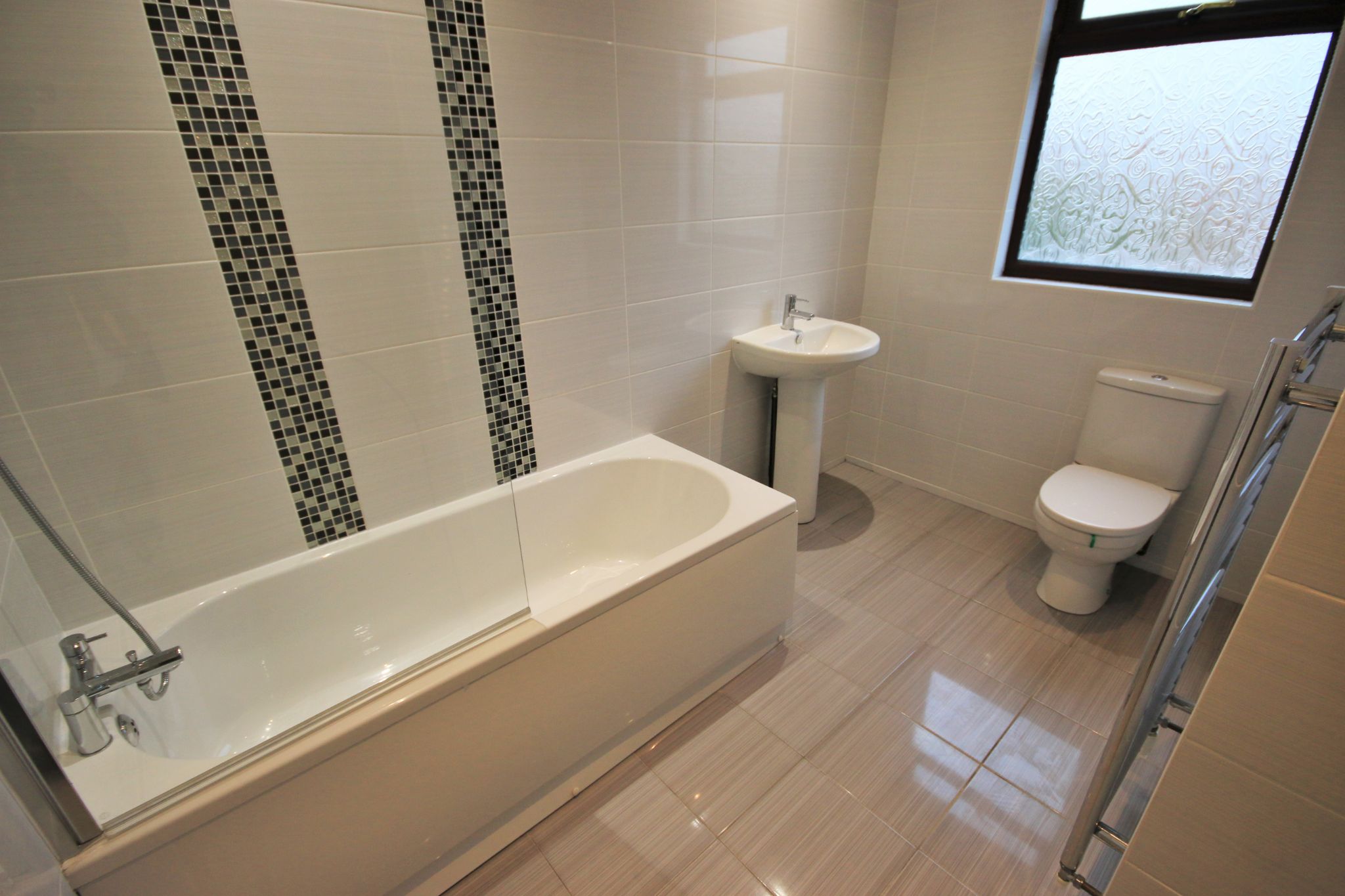 2 bedroom mid terraced house Let in Wigan - Photograph 8.