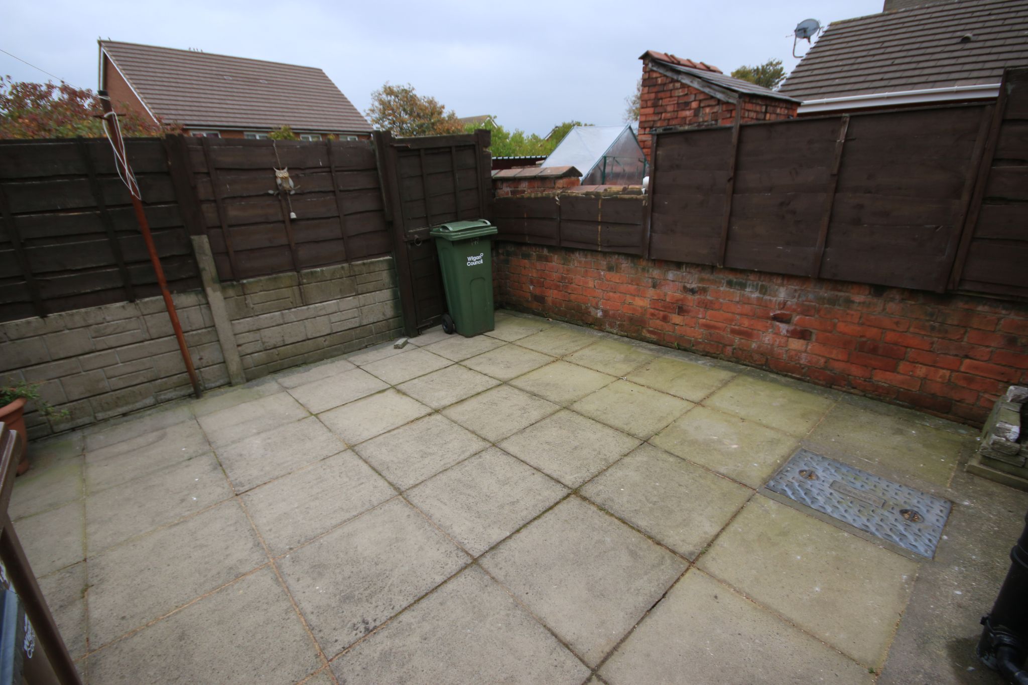2 bedroom mid terraced house Let in Wigan - Photograph 9.