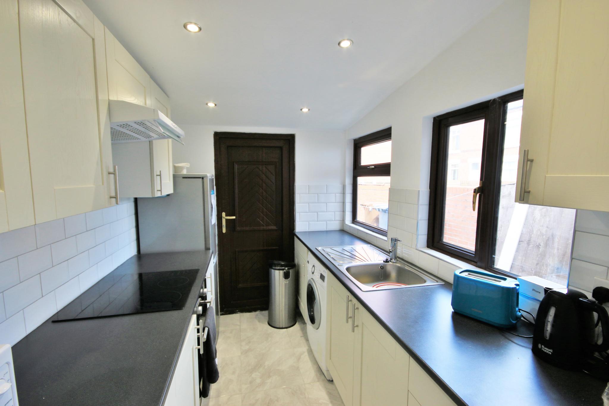 2 bedroom mid terraced house Let in Wigan - Photograph 5.