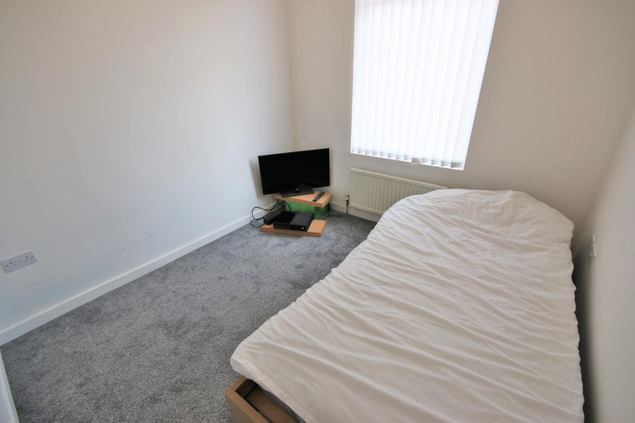 2 bedroom mid terraced house Let in Wigan - Photograph 8.
