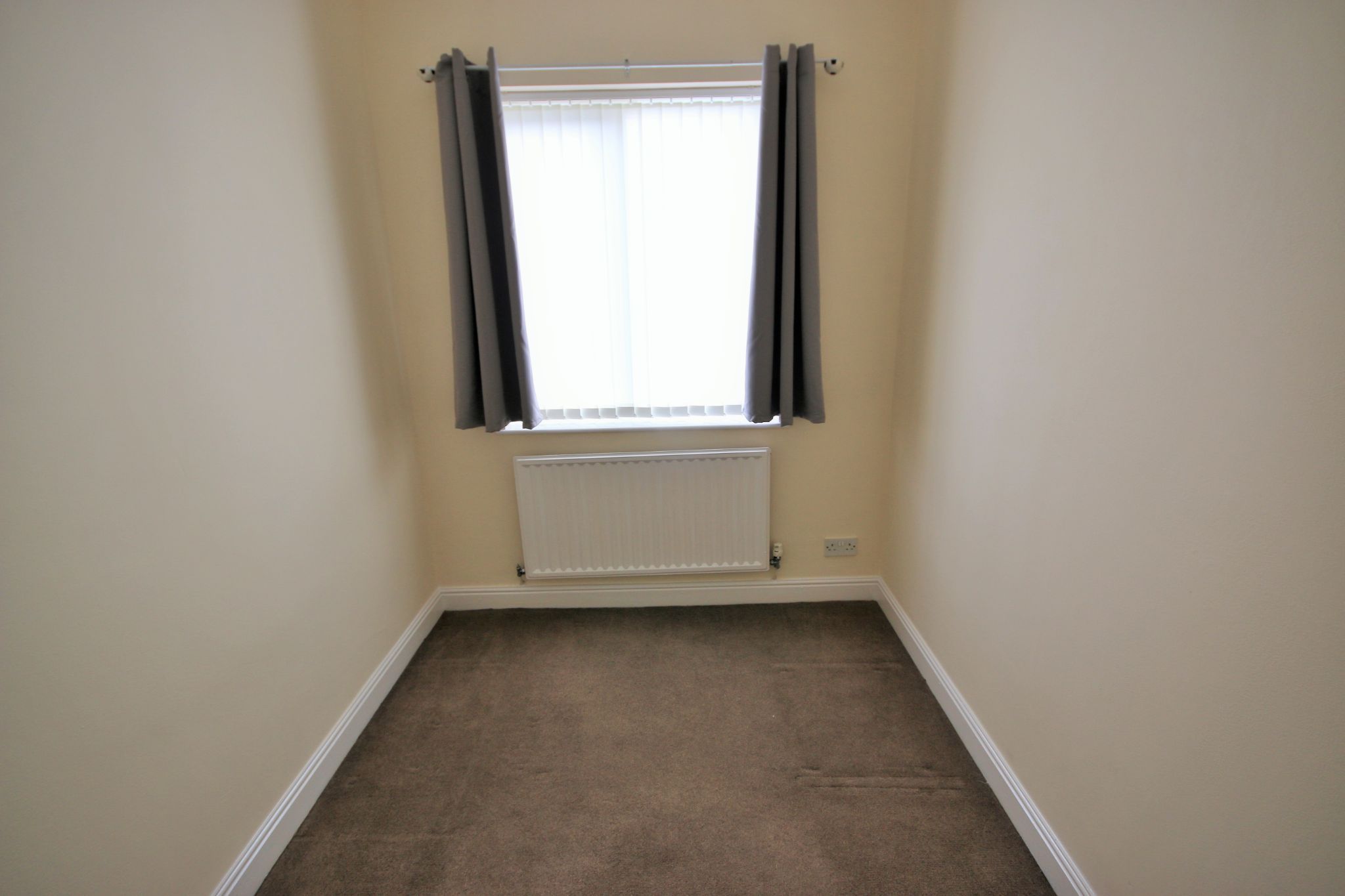 2 bedroom mid terraced house Let in Wigan - Photograph 6.