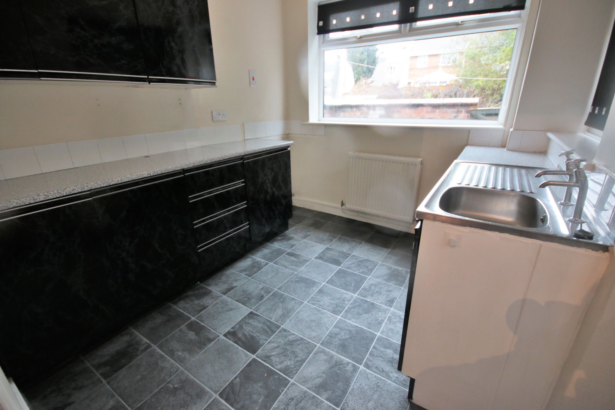 2 bedroom mid terraced house Let in Wigan - Photograph 4.