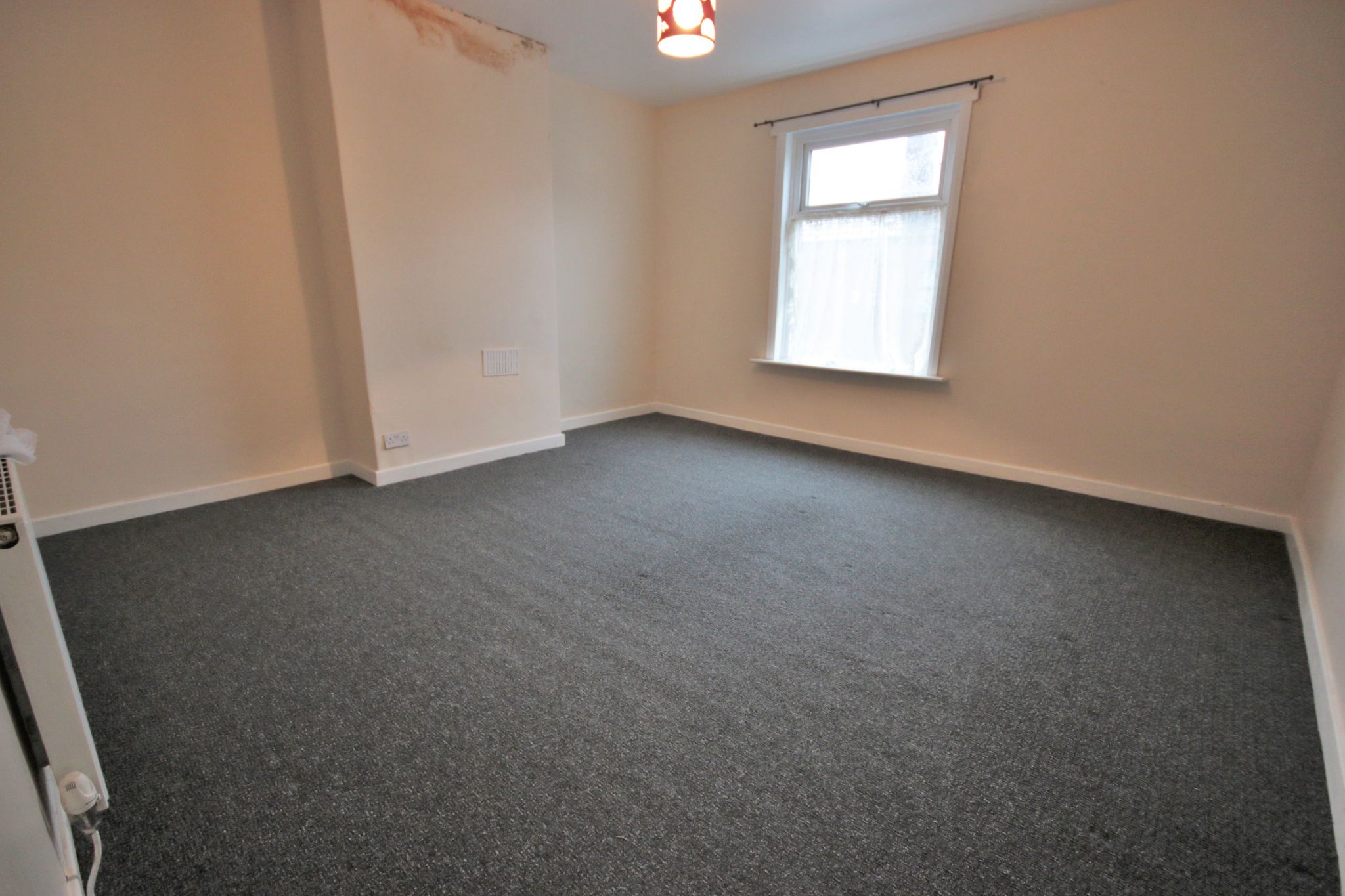 2 bedroom mid terraced house Let in Wigan - Photograph 5.