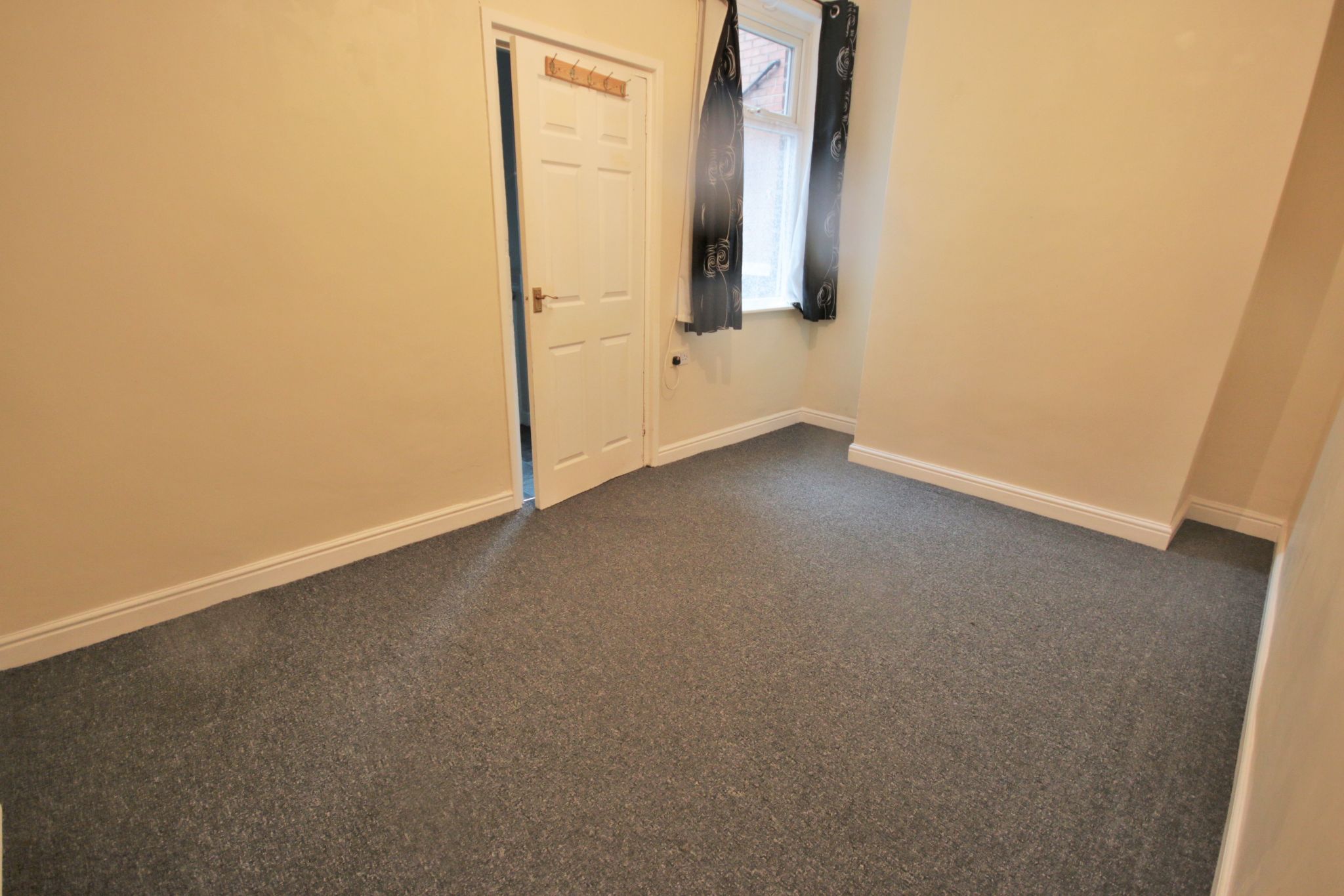 2 bedroom mid terraced house Let in Wigan - Photograph 3.