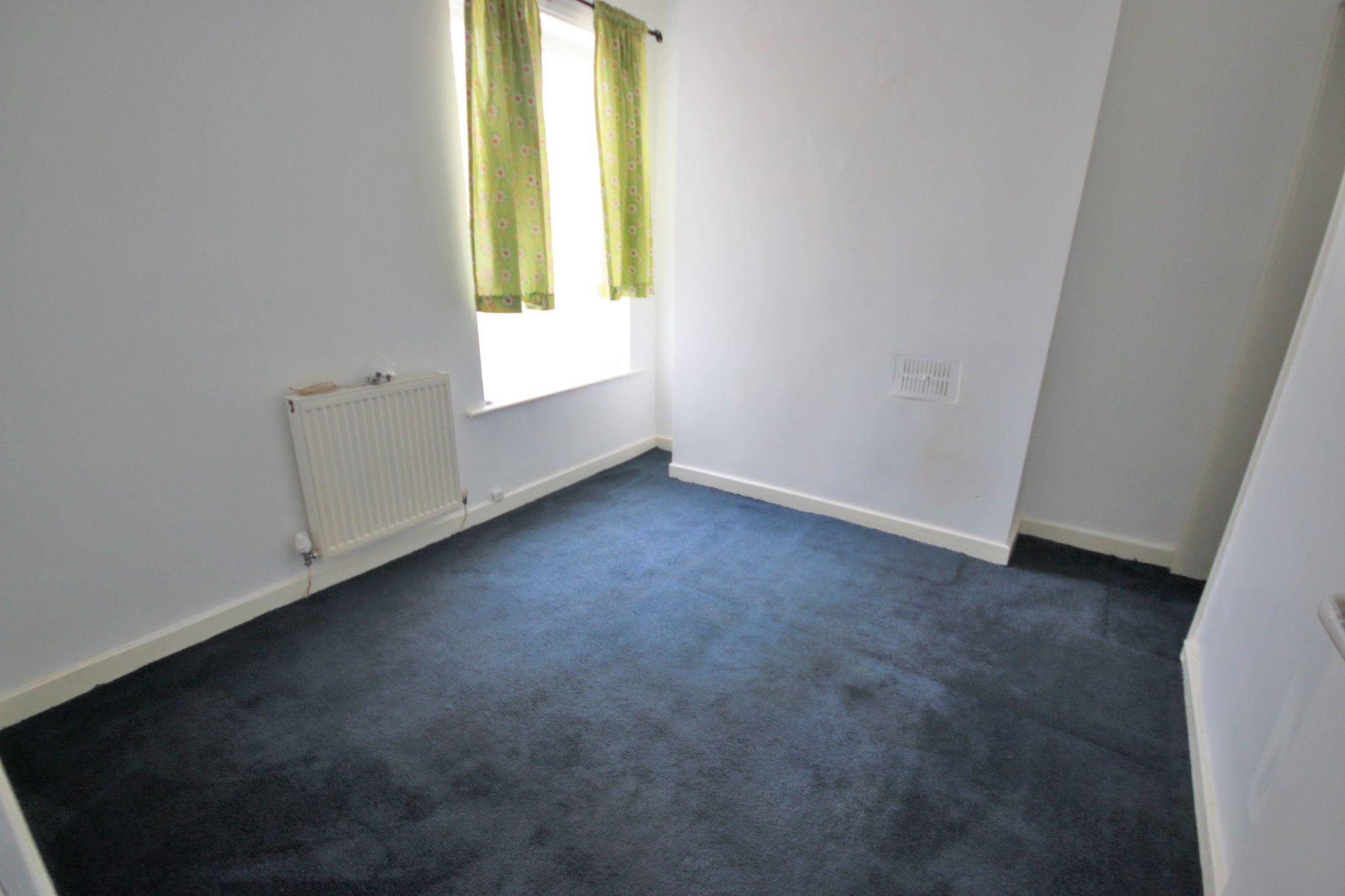 2 bedroom mid terraced house Let in Wigan - Photograph 6.