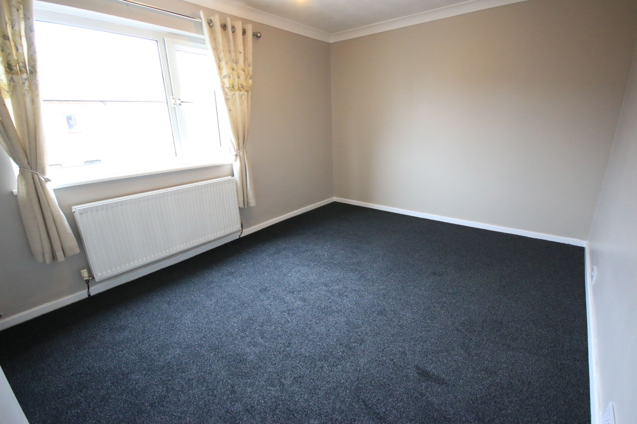 2 bedroom mid terraced house Let in Wigan - Photograph 7.