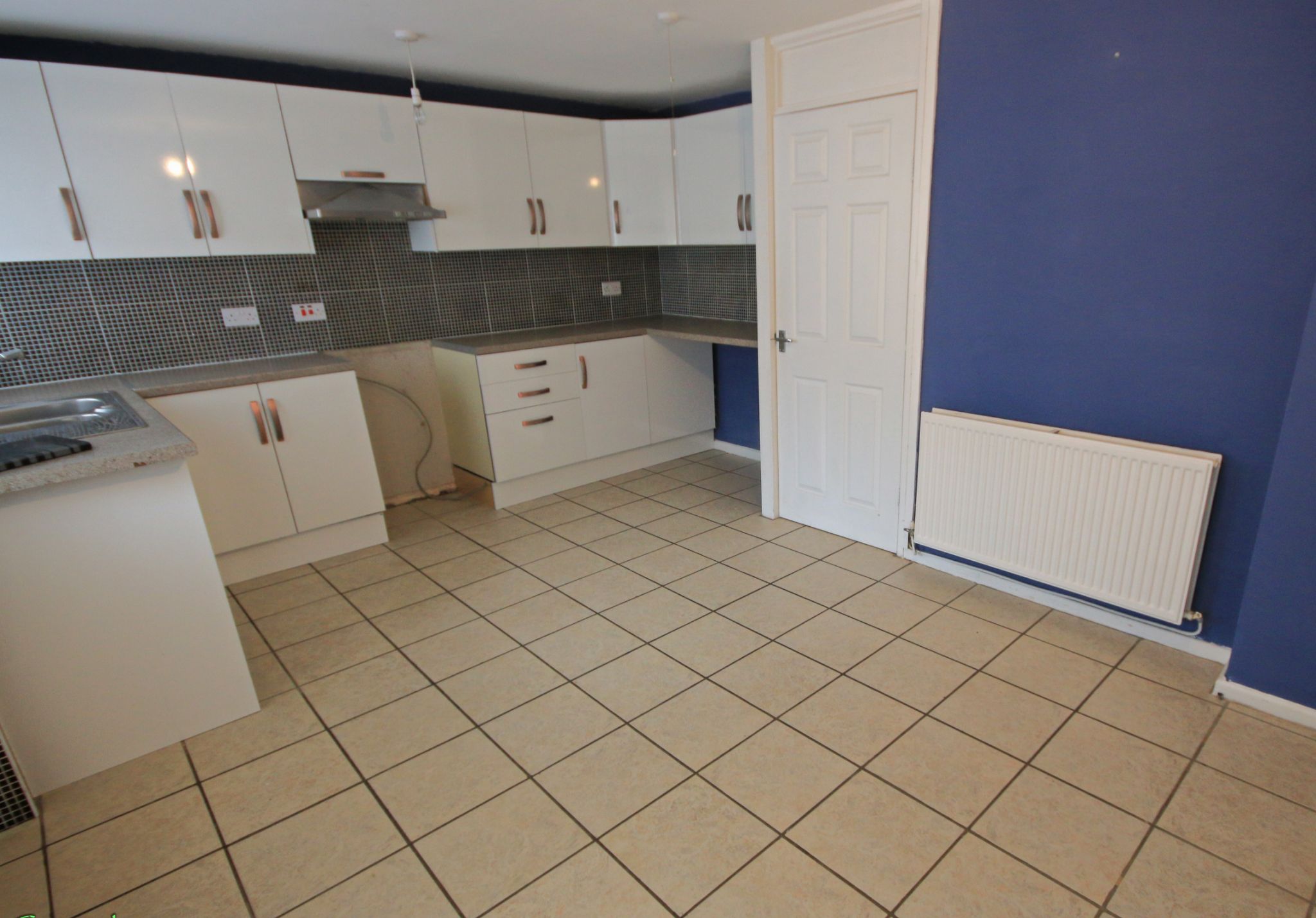 3 bedroom end terraced house Let in Skelmersdale - Photograph 2.