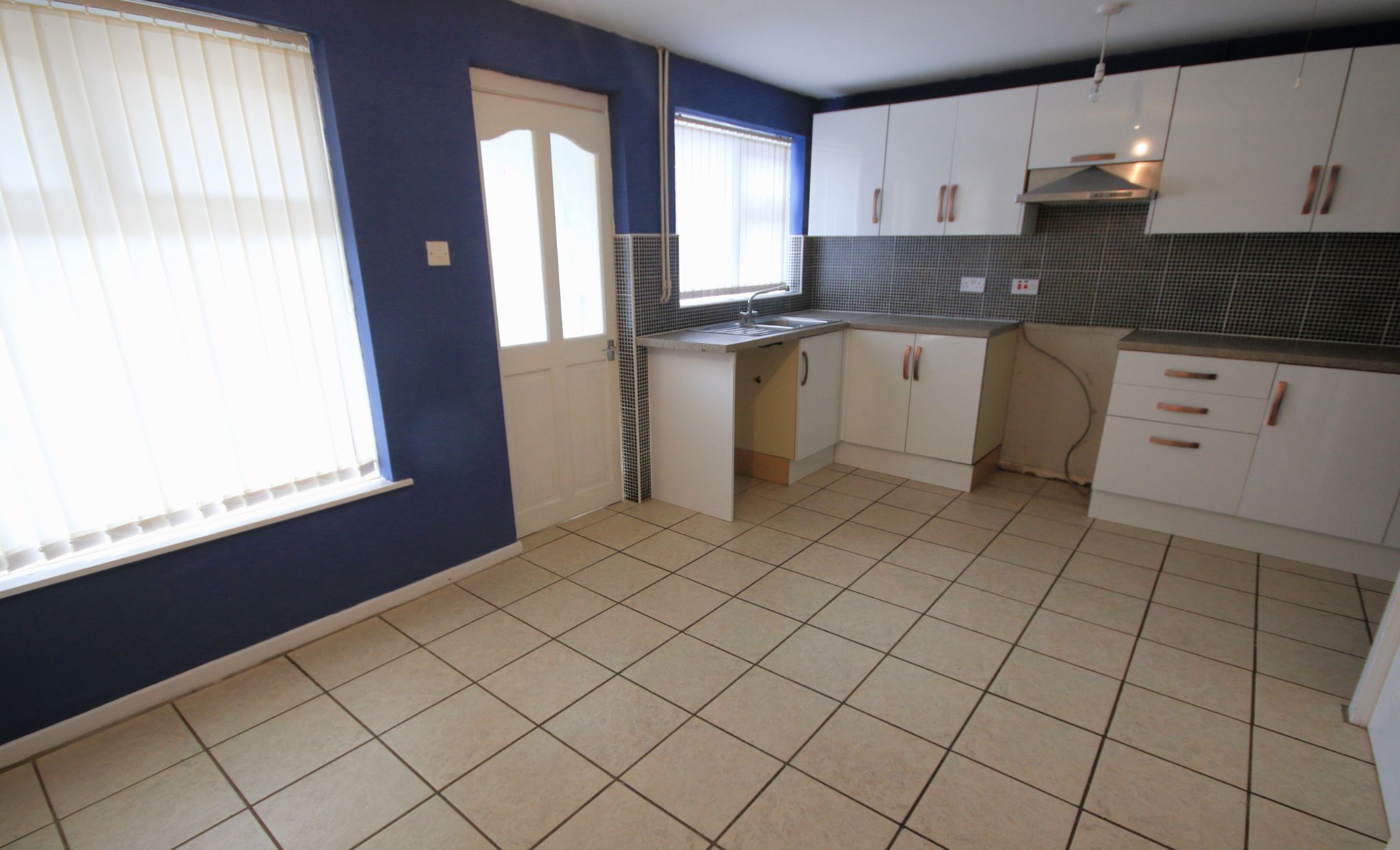 3 bedroom end terraced house Let in Skelmersdale - Photograph 3.