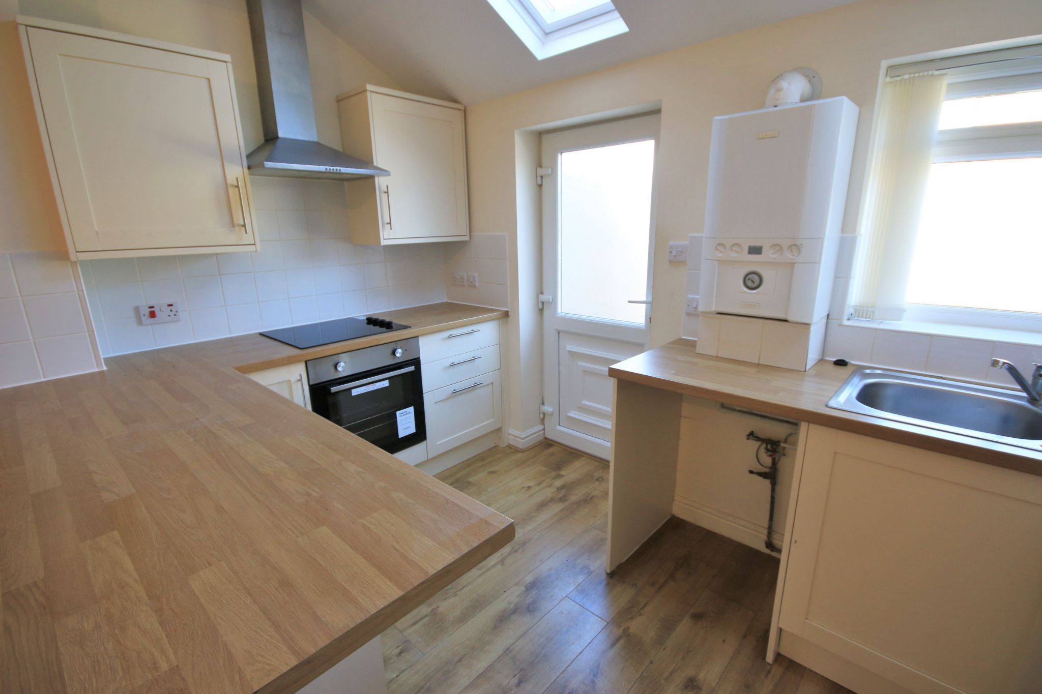3 bedroom mid terraced house Let in Wigan - Photograph 4.
