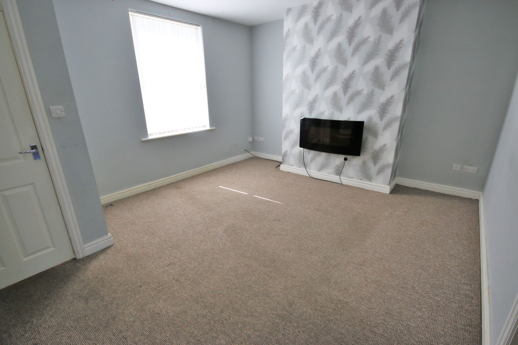 3 bedroom mid terraced house Let in Wigan - Photograph 2.