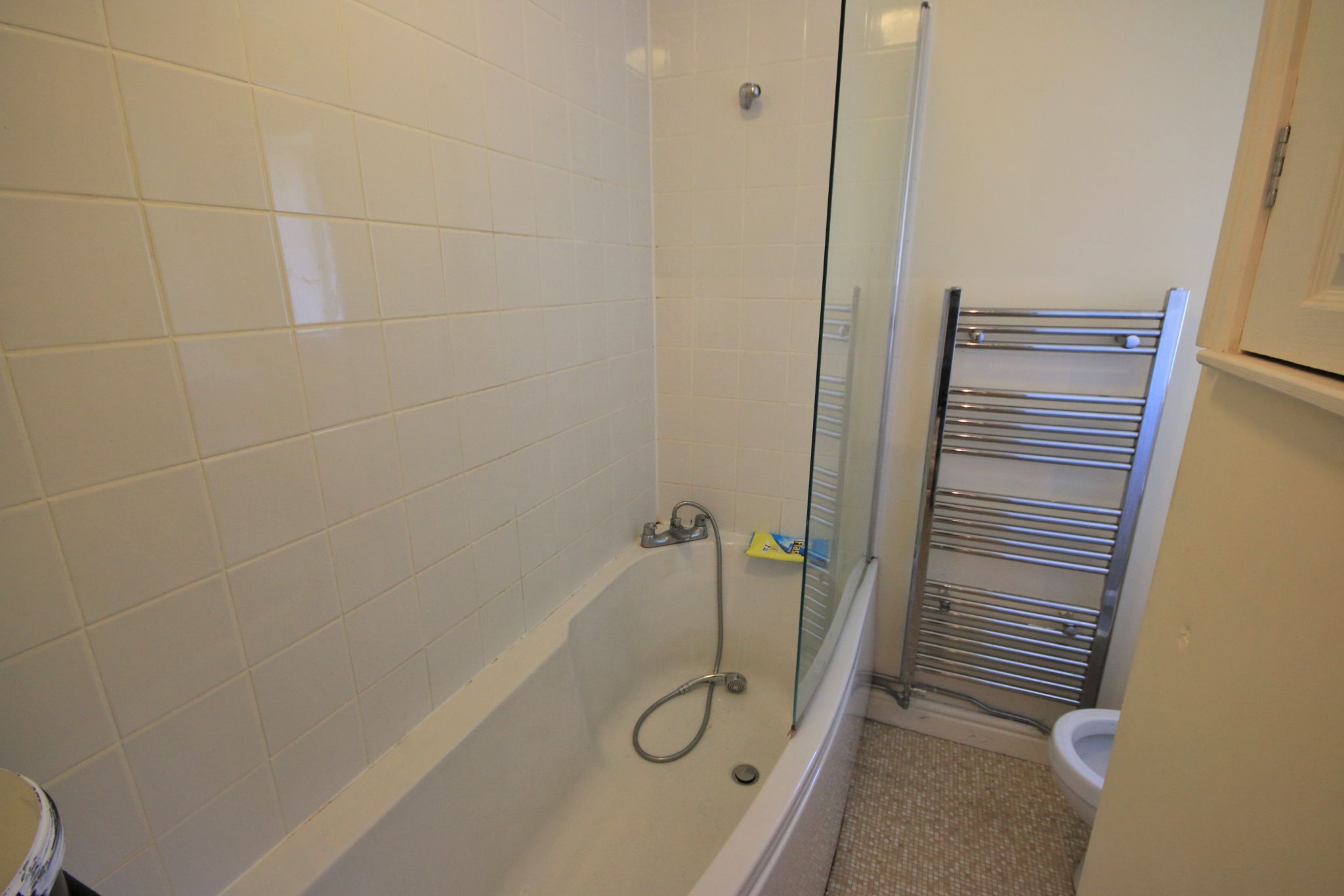 3 bedroom mid terraced house Let in Wigan - Photograph 8.