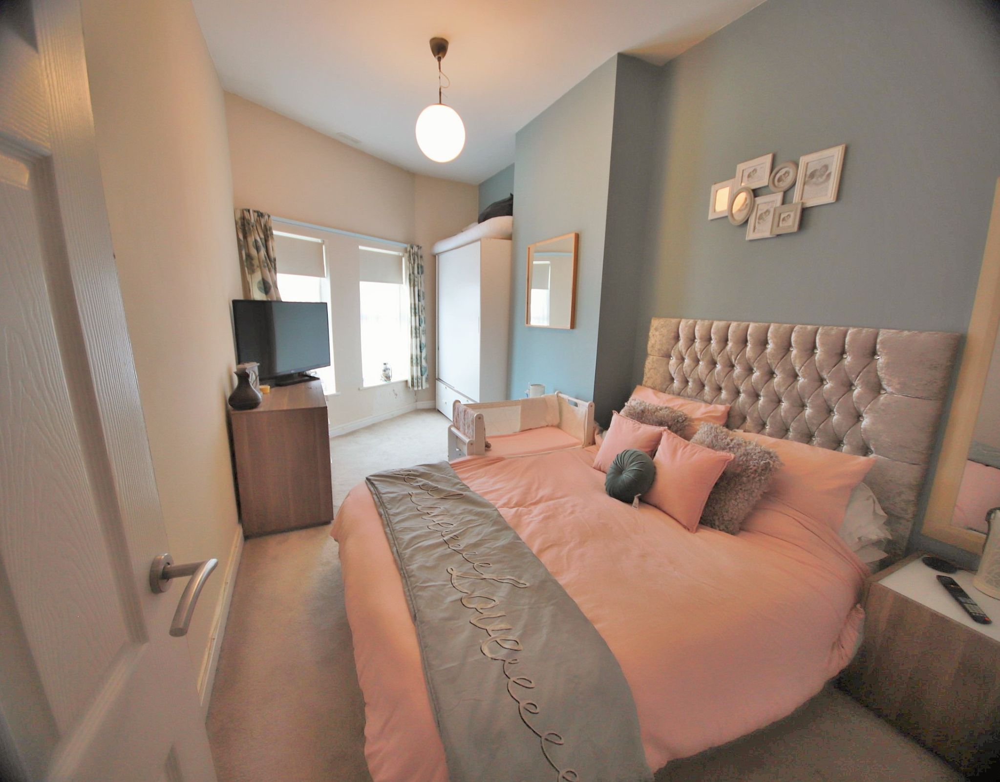 3 bedroom mid terraced house Let in Wigan - Photograph 6.