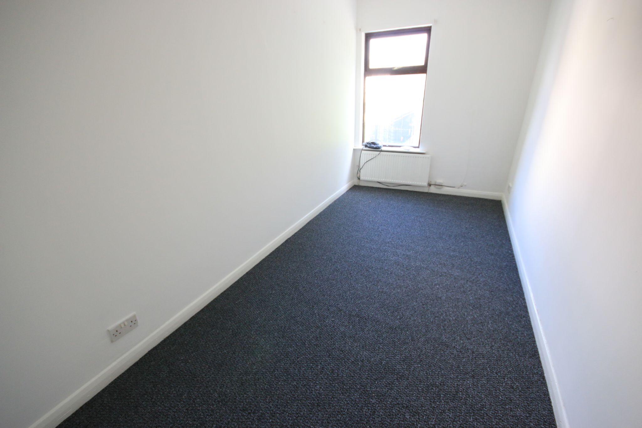 3 bedroom mid terraced house Let in Wigan - Photograph 6.