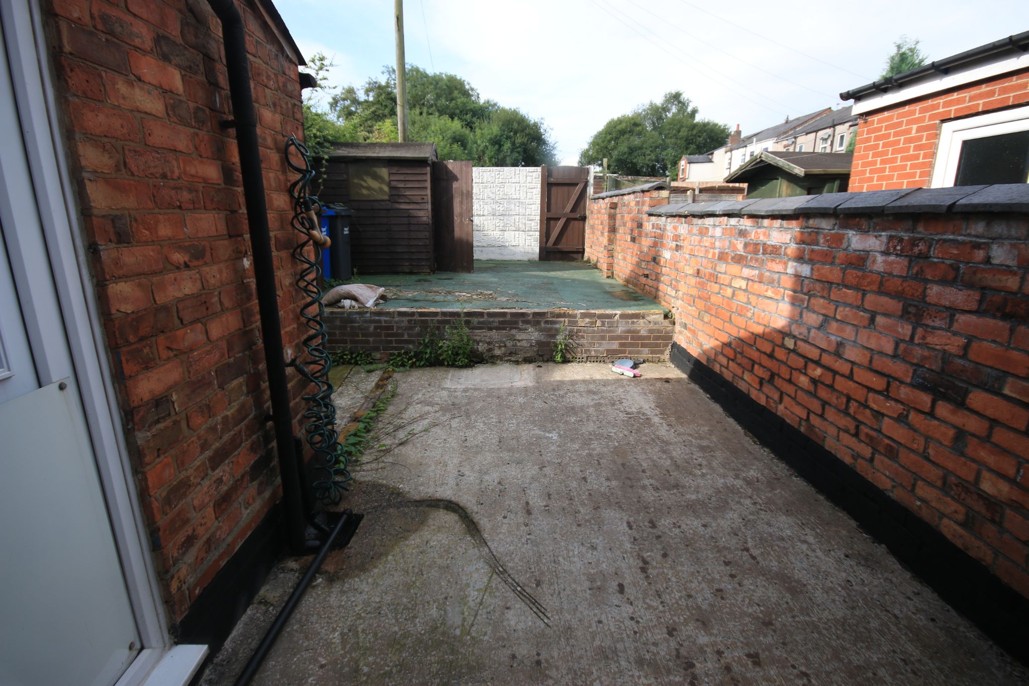 2 bedroom end terraced house Let in Wigan - Photograph 9.