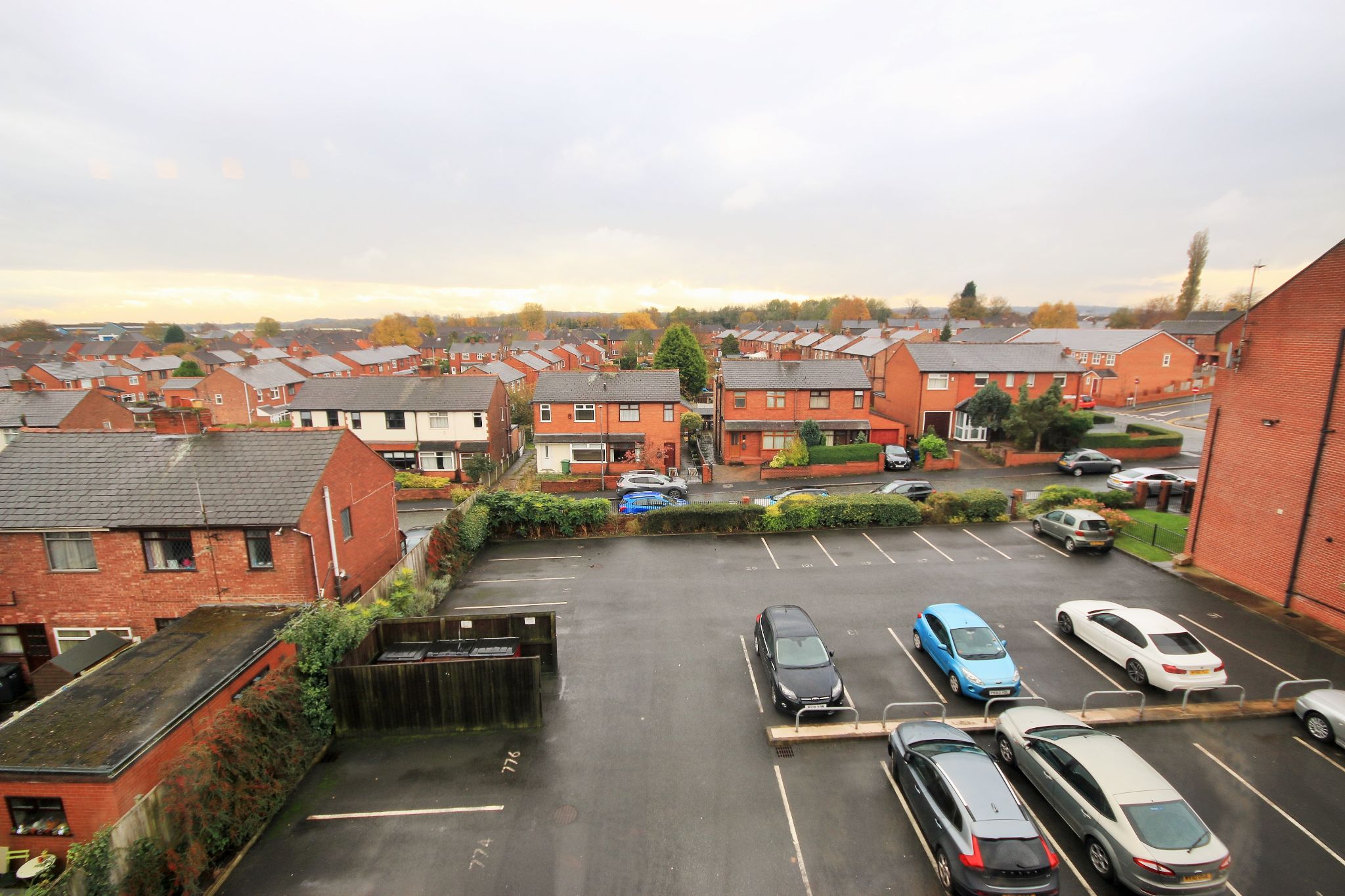2 bedroom penthouse flat/apartment To Let in Wigan - Property photograph.