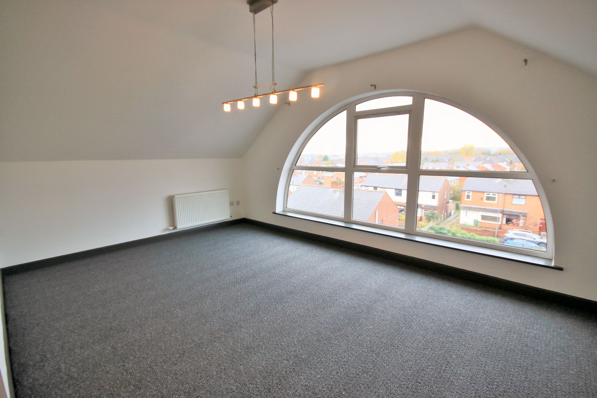 2 bedroom penthouse flat/apartment To Let in Wigan - Photograph 5.
