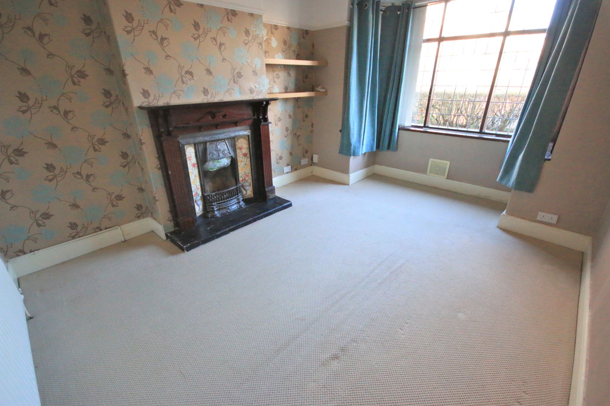 3 bedroom semi-detached house Let in Wigan - Photograph 2.