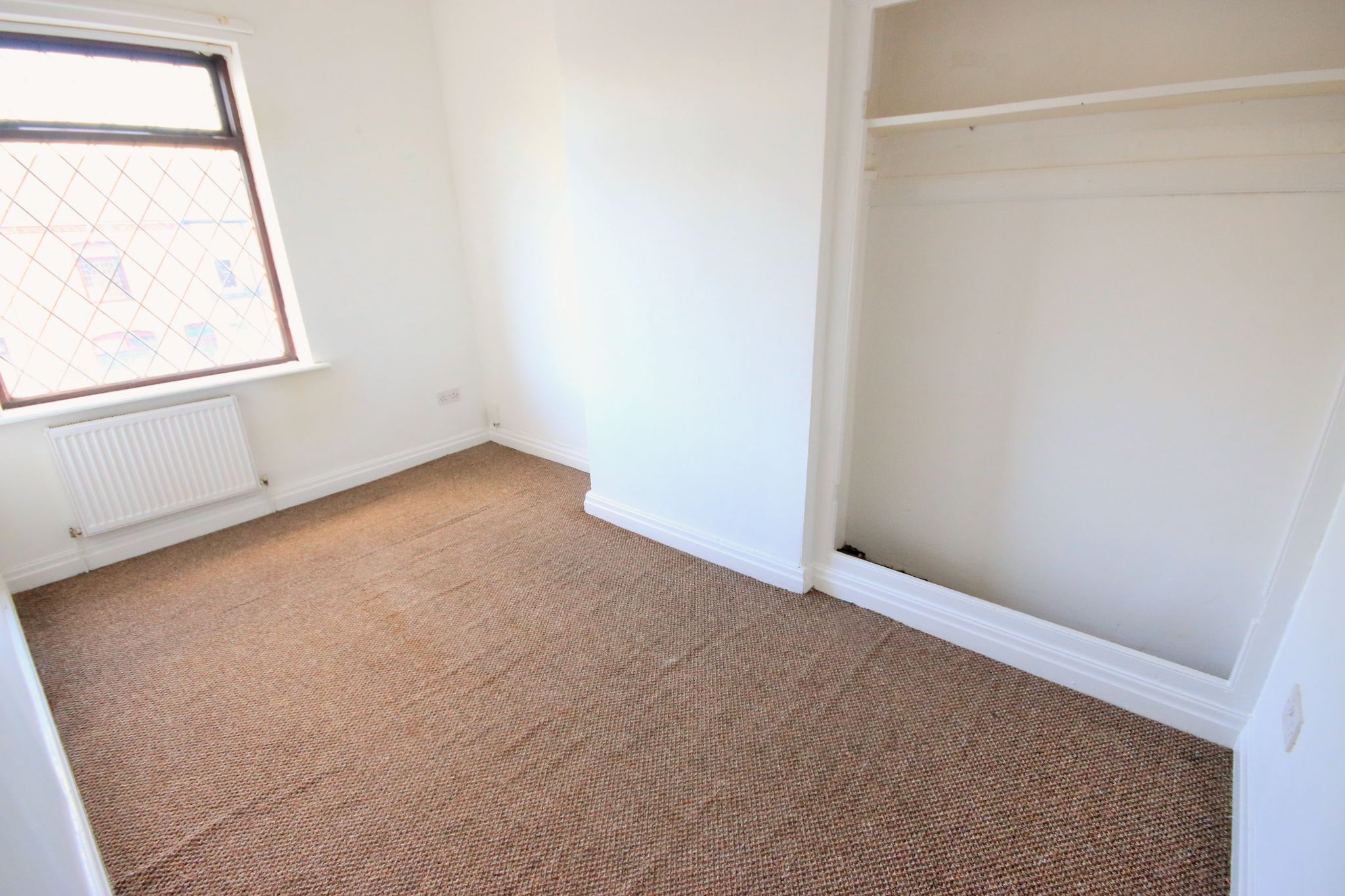 3 bedroom end terraced house Let in Wigan - Photograph 7.