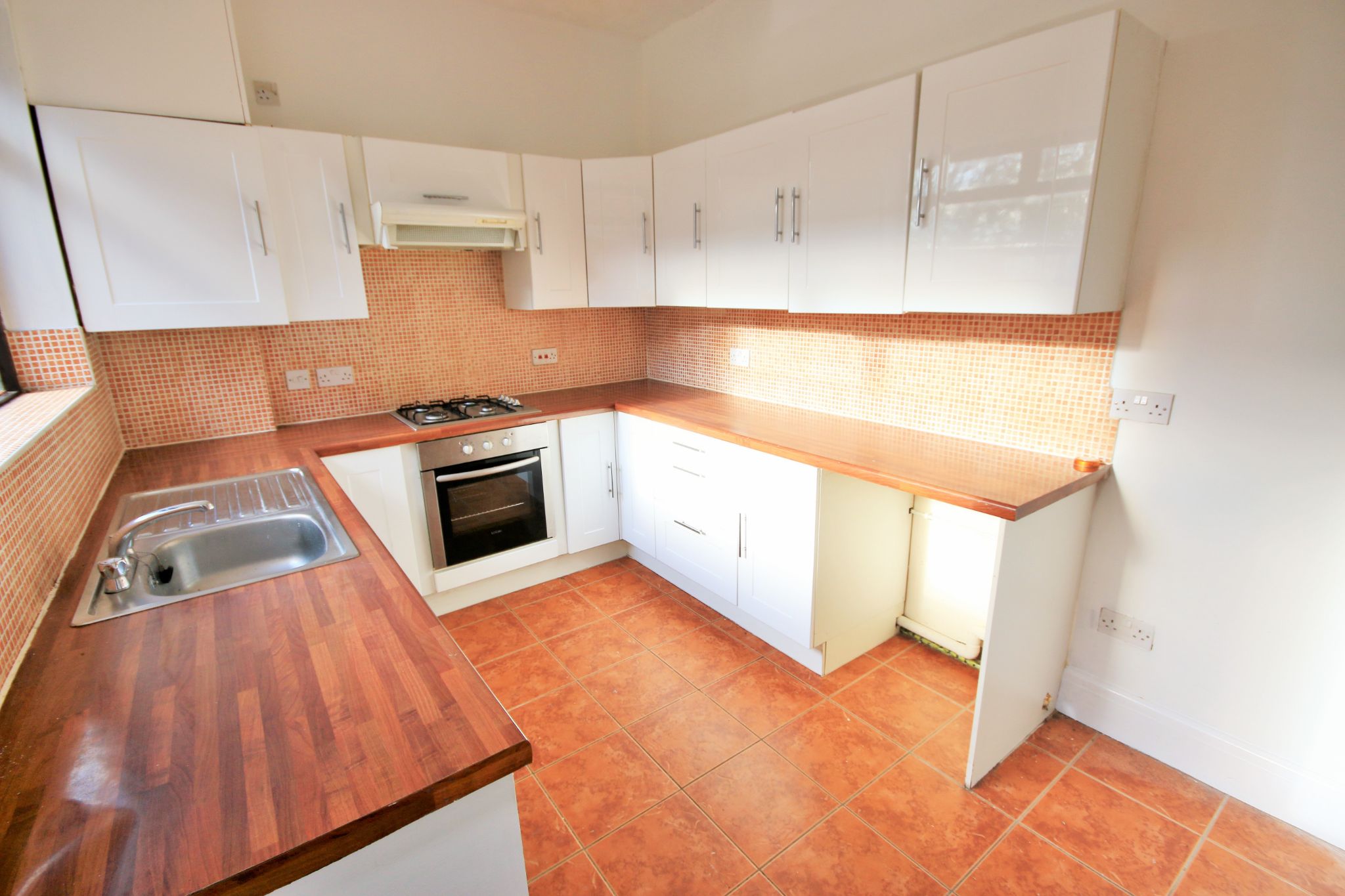 3 bedroom end terraced house Let in Wigan - Photograph 5.