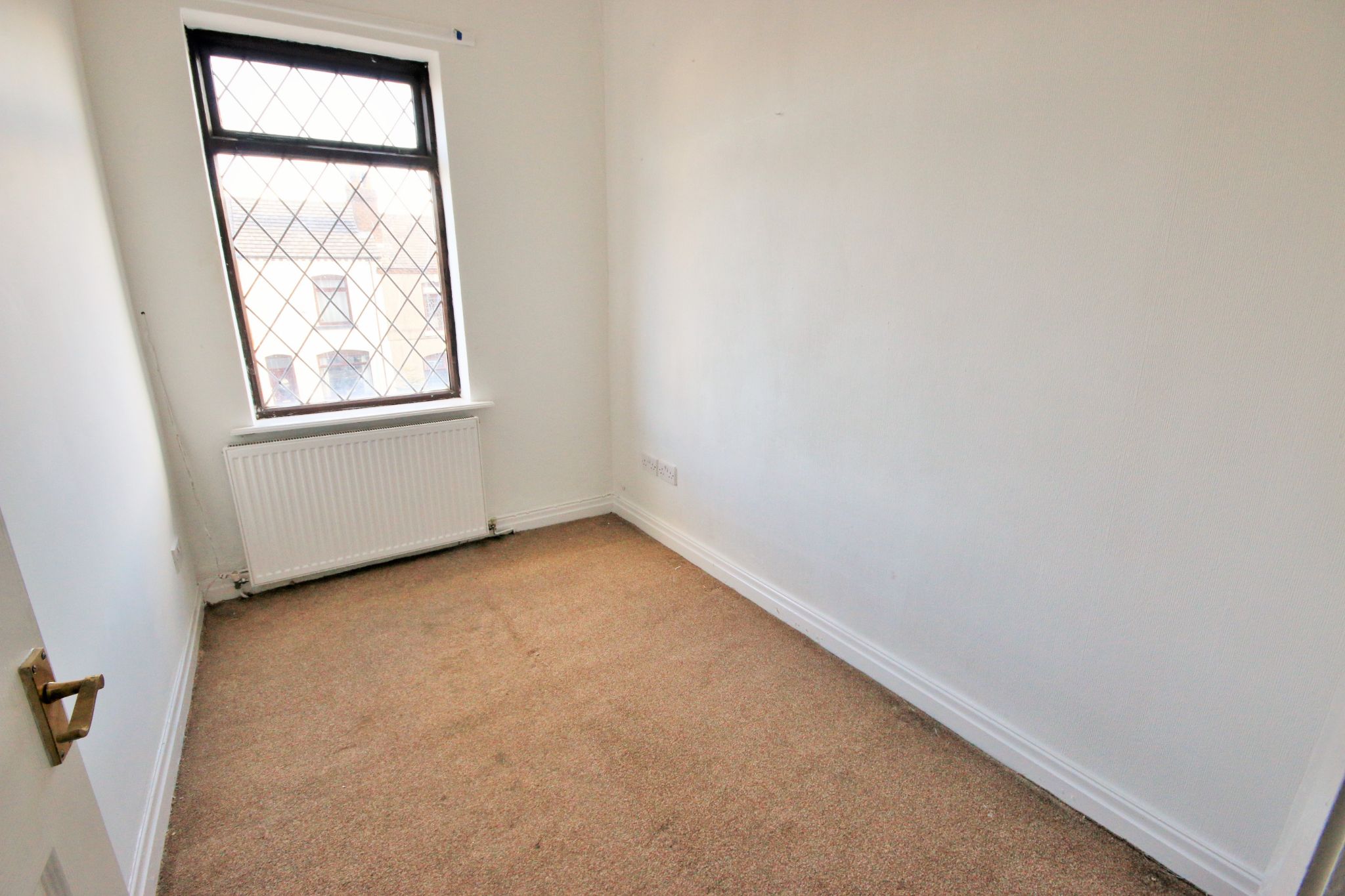 3 bedroom end terraced house Let in Wigan - Photograph 8.