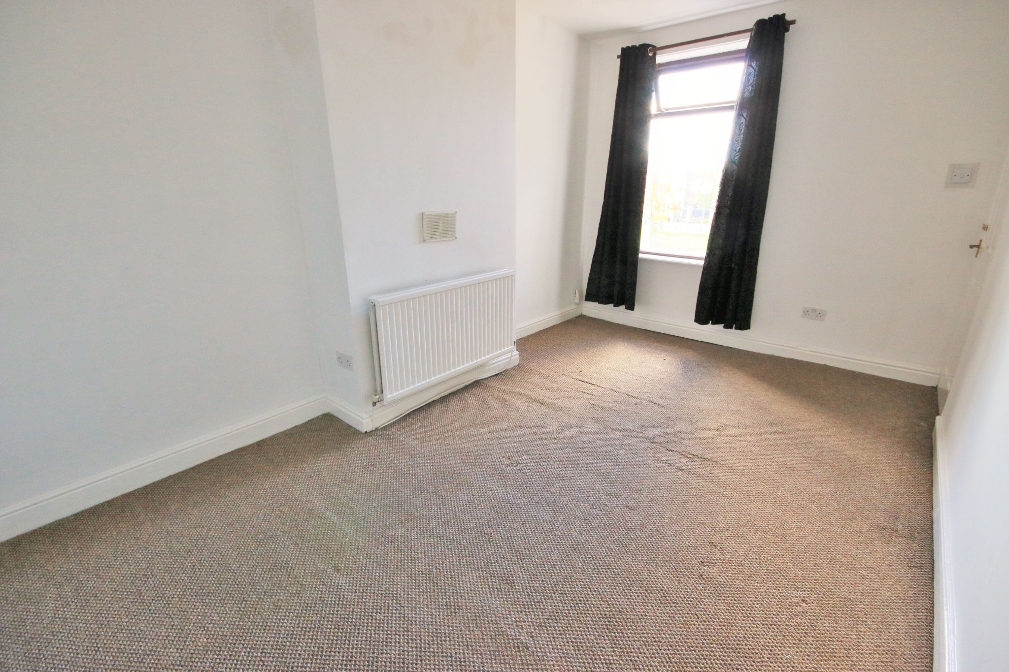 3 bedroom end terraced house Let in Wigan - Photograph 6.