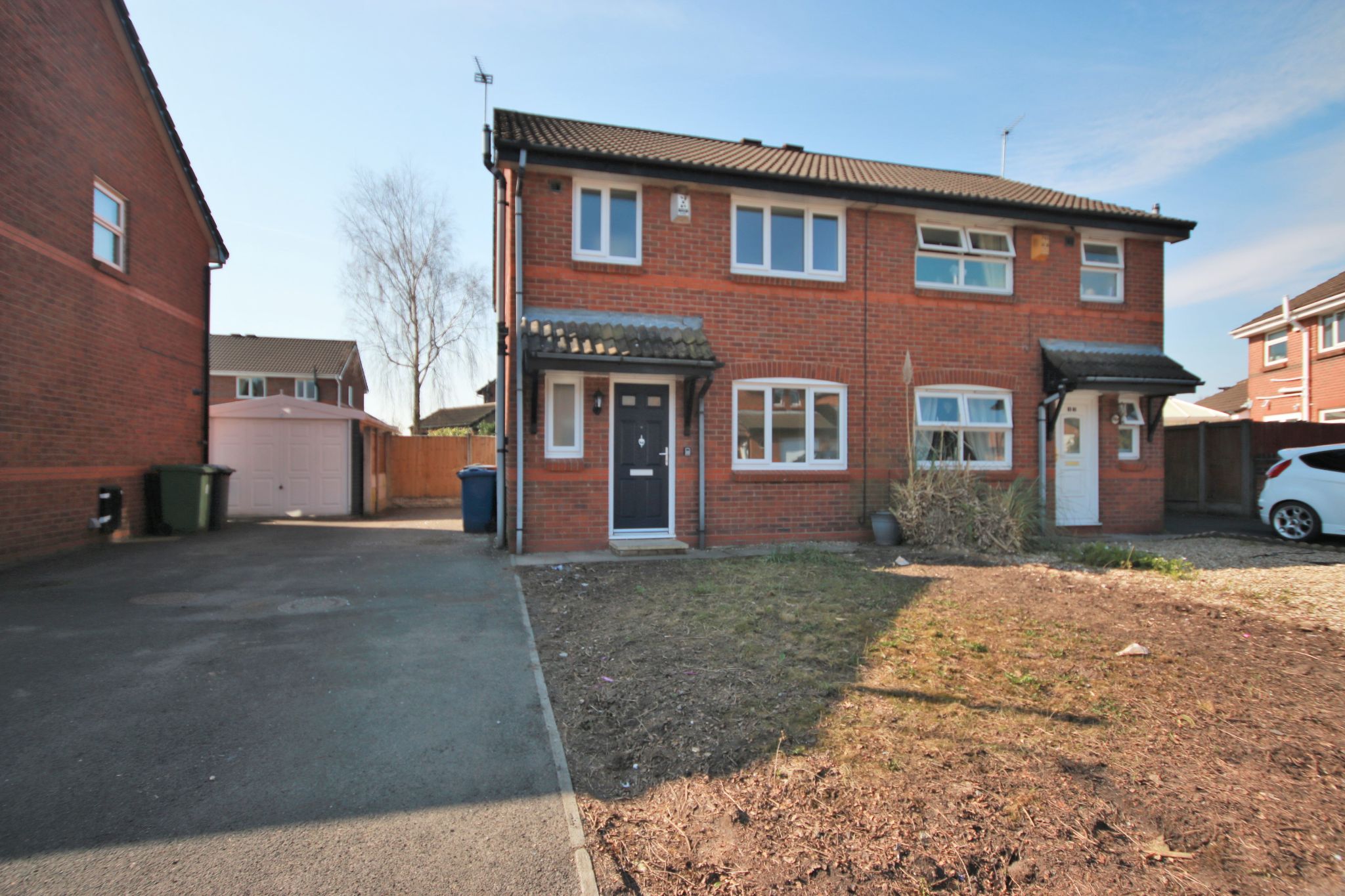 3 bedroom semi-detached house Let in Wigan - Photograph 1.