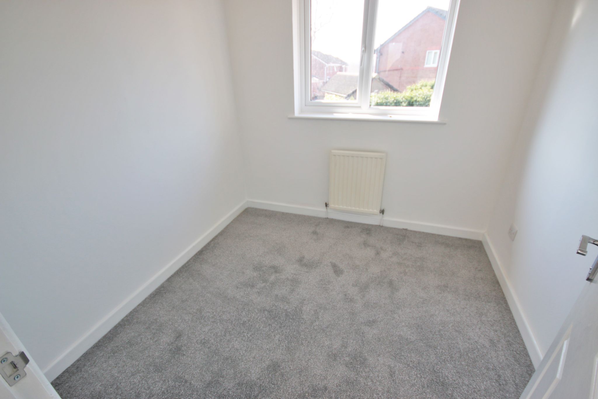3 bedroom semi-detached house Let in Wigan - Photograph 9.