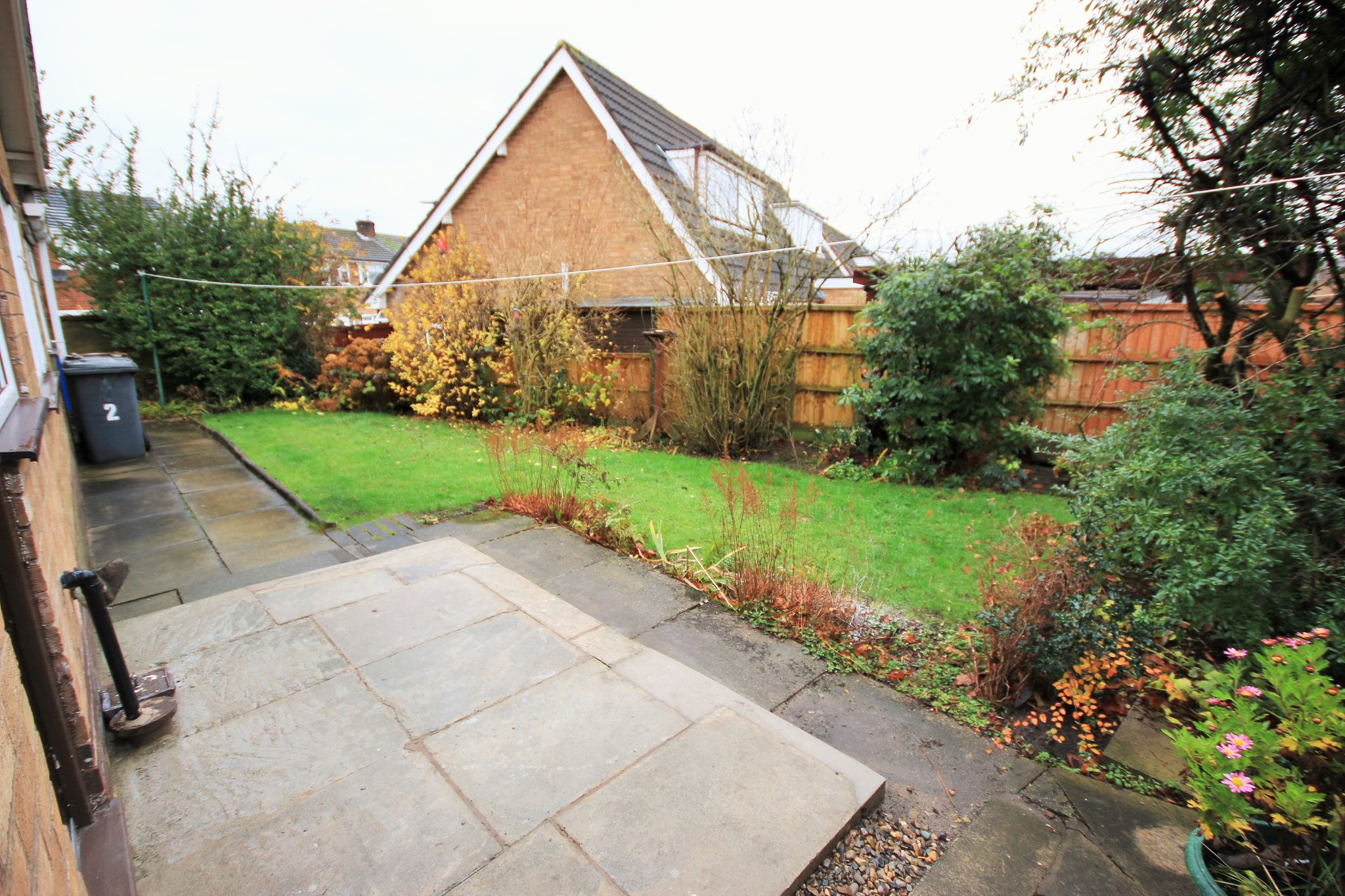 2 bedroom detached bungalow Let in Wigan - Photograph 10.
