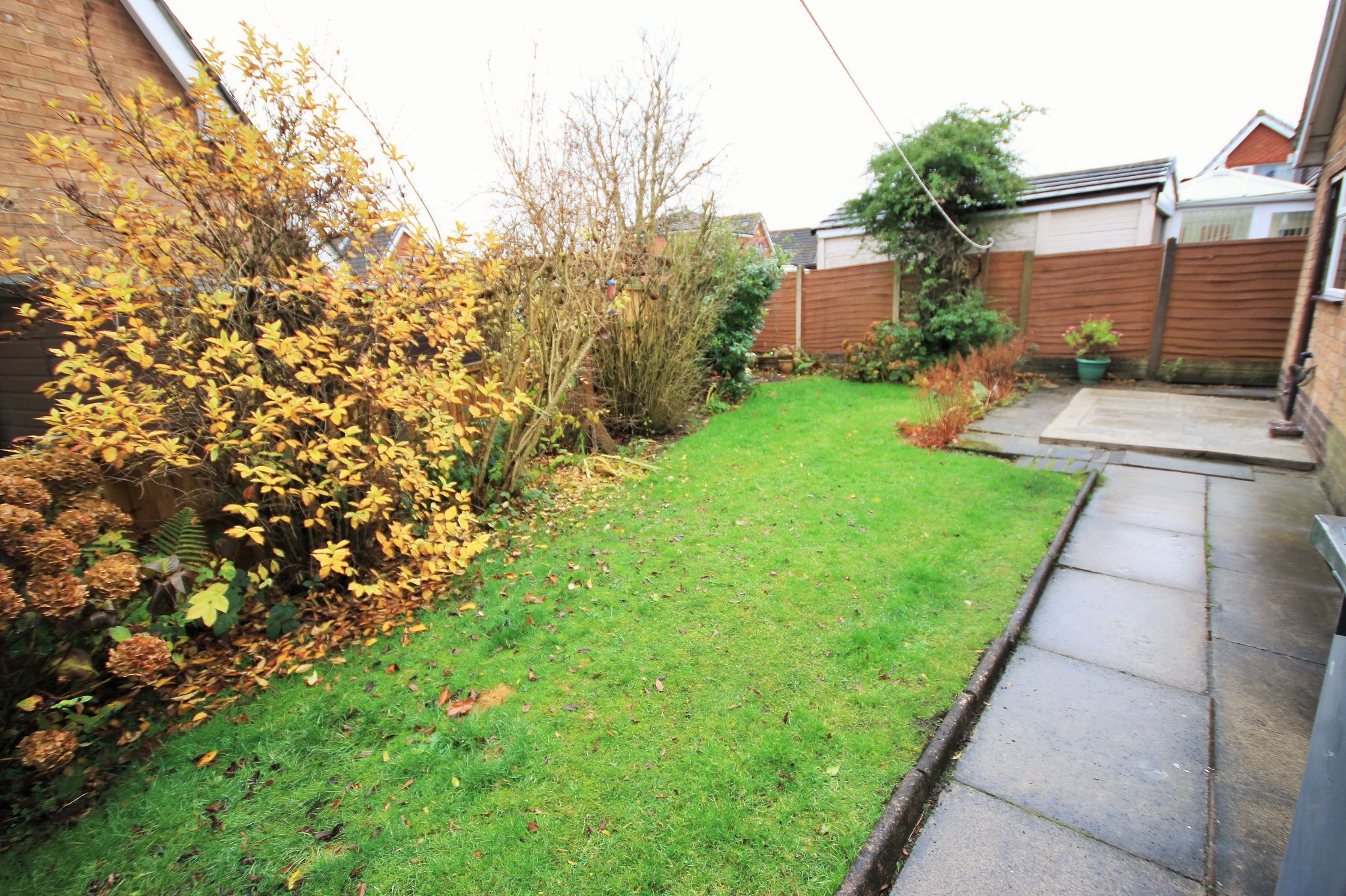 2 bedroom detached bungalow Let in Wigan - Photograph 11.