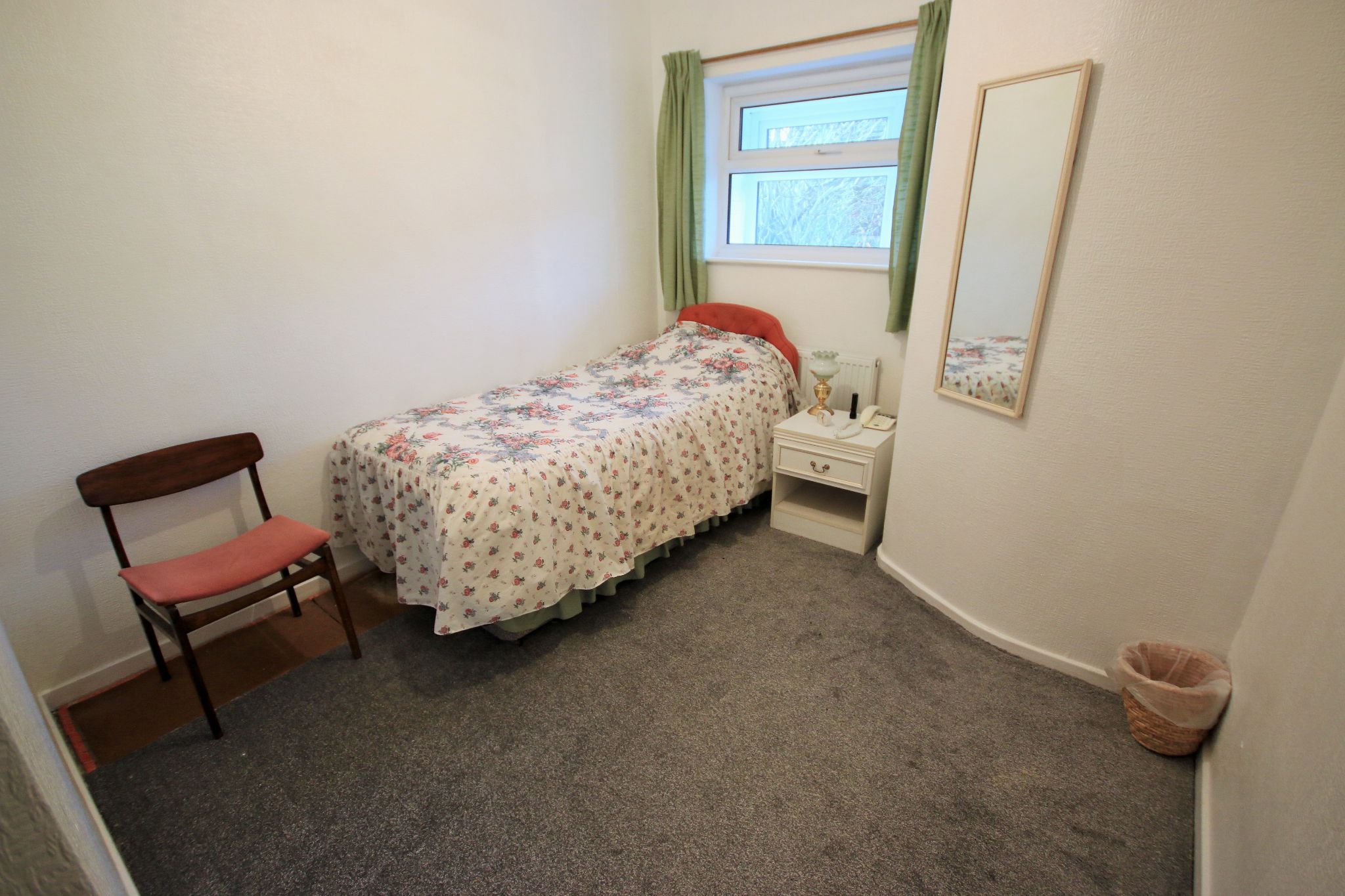 2 bedroom detached bungalow Let in Wigan - Photograph 9.