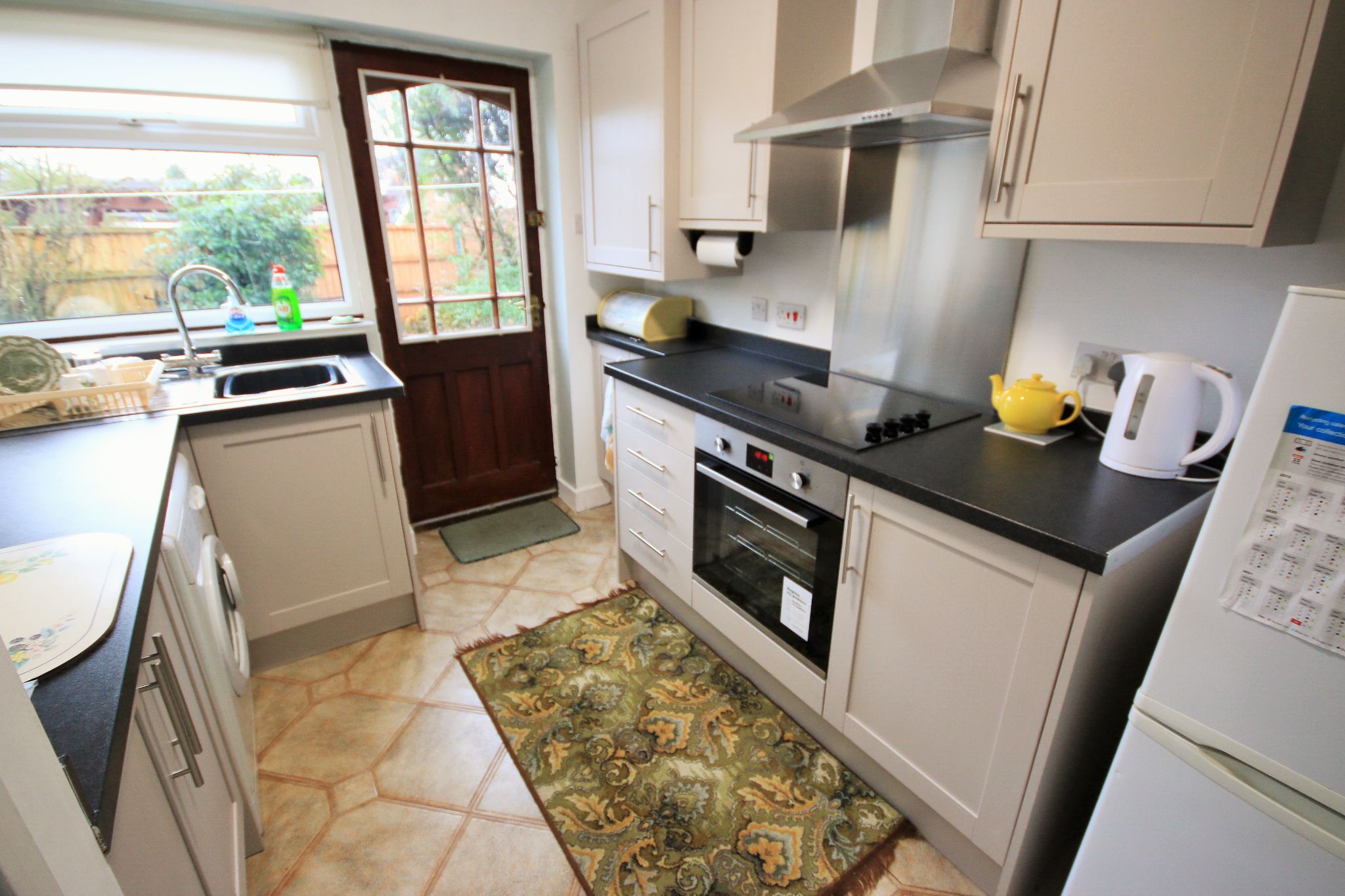 2 bedroom detached bungalow Let in Wigan - Photograph 5.