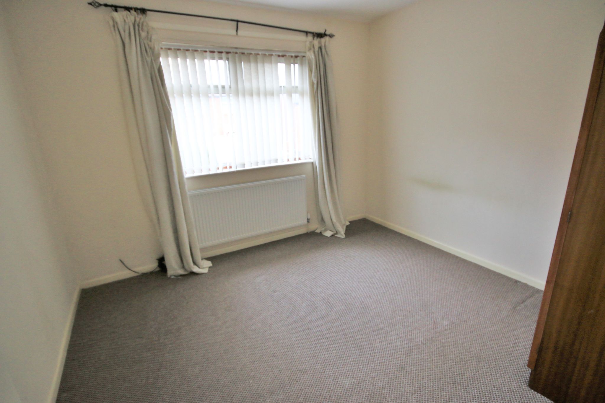 3 bedroom semi-detached house Let in Wigan - Photograph 5.