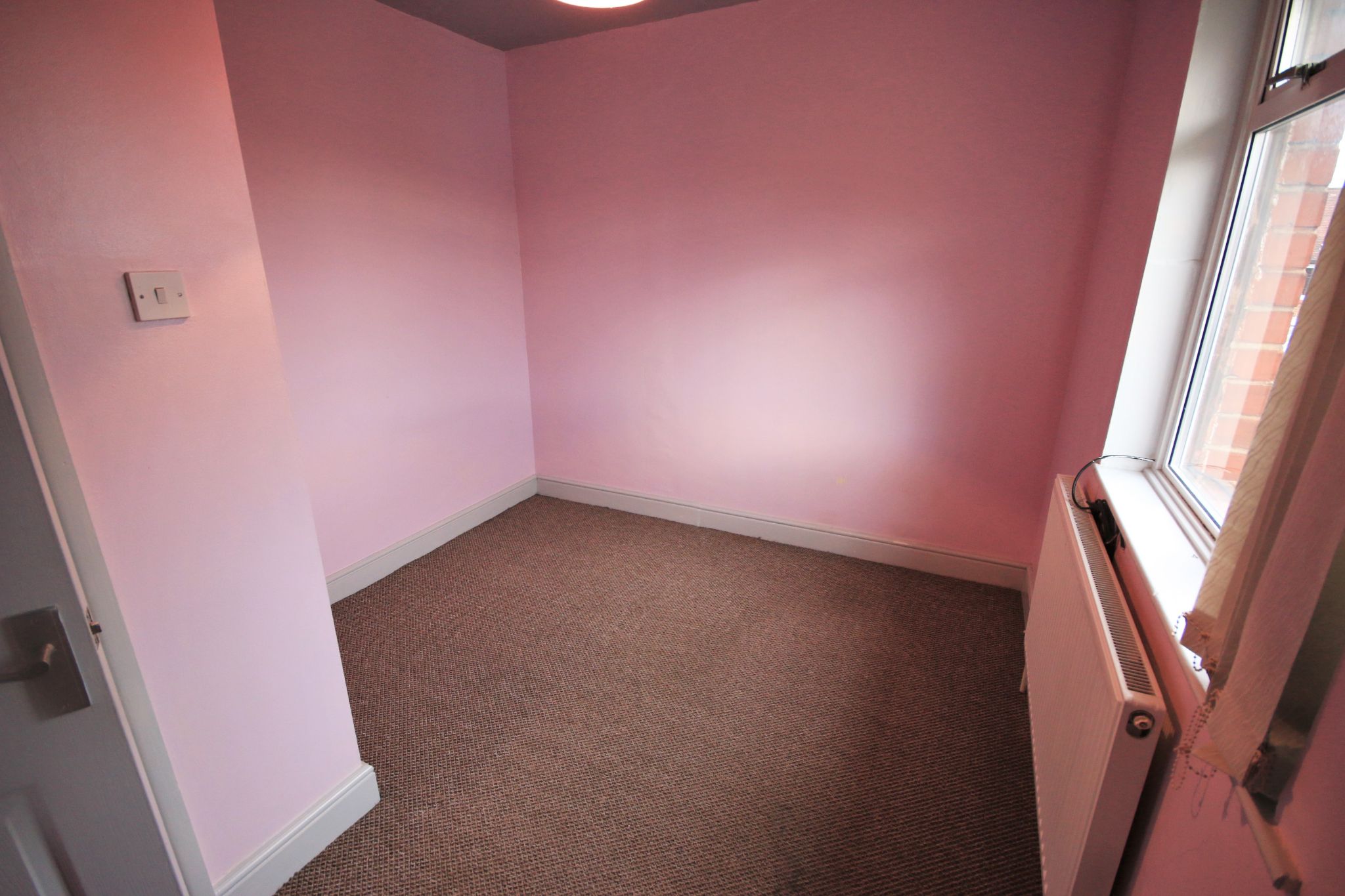 3 bedroom semi-detached house Let in Wigan - Photograph 6.