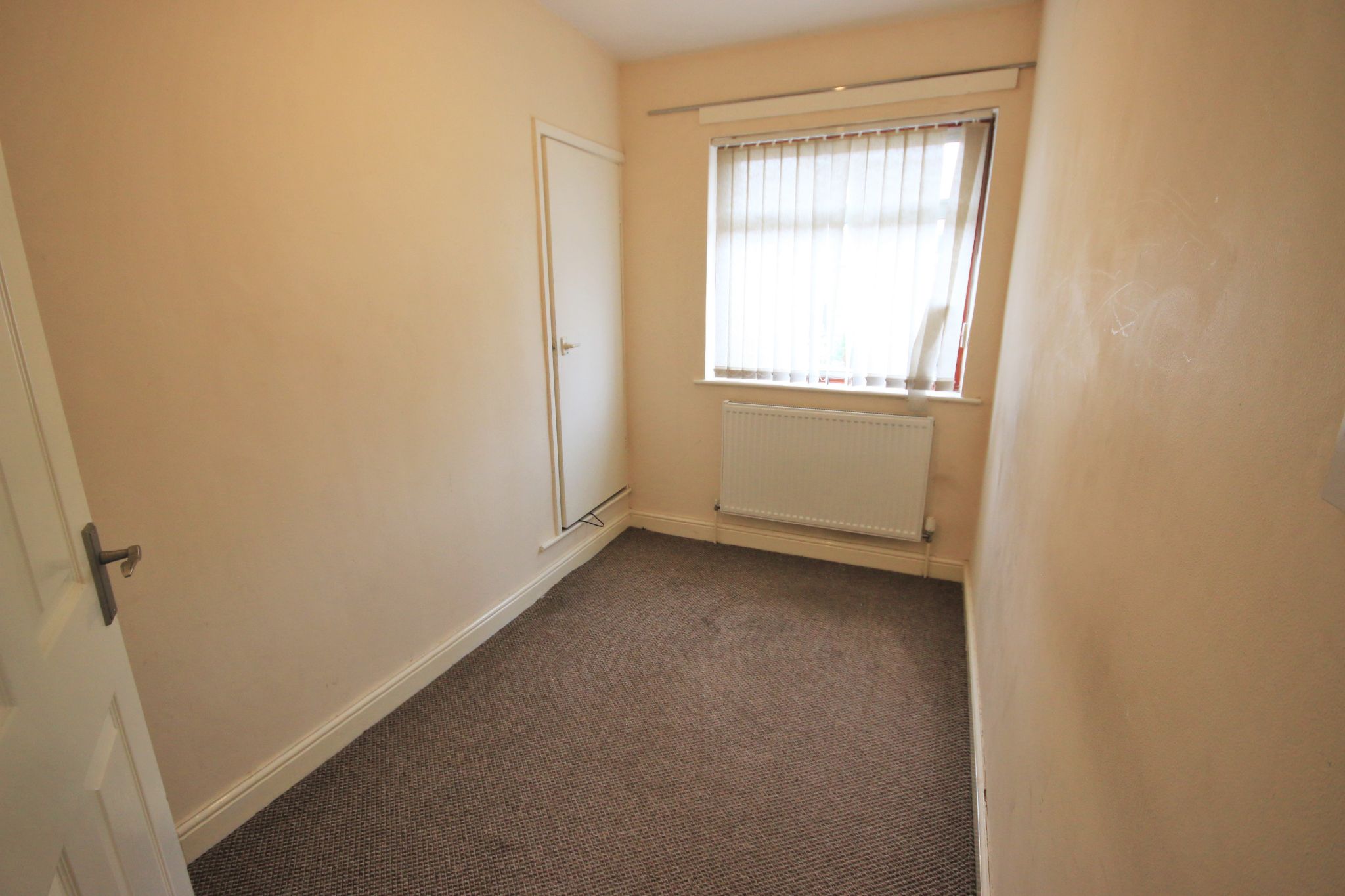 3 bedroom semi-detached house Let in Wigan - Photograph 7.