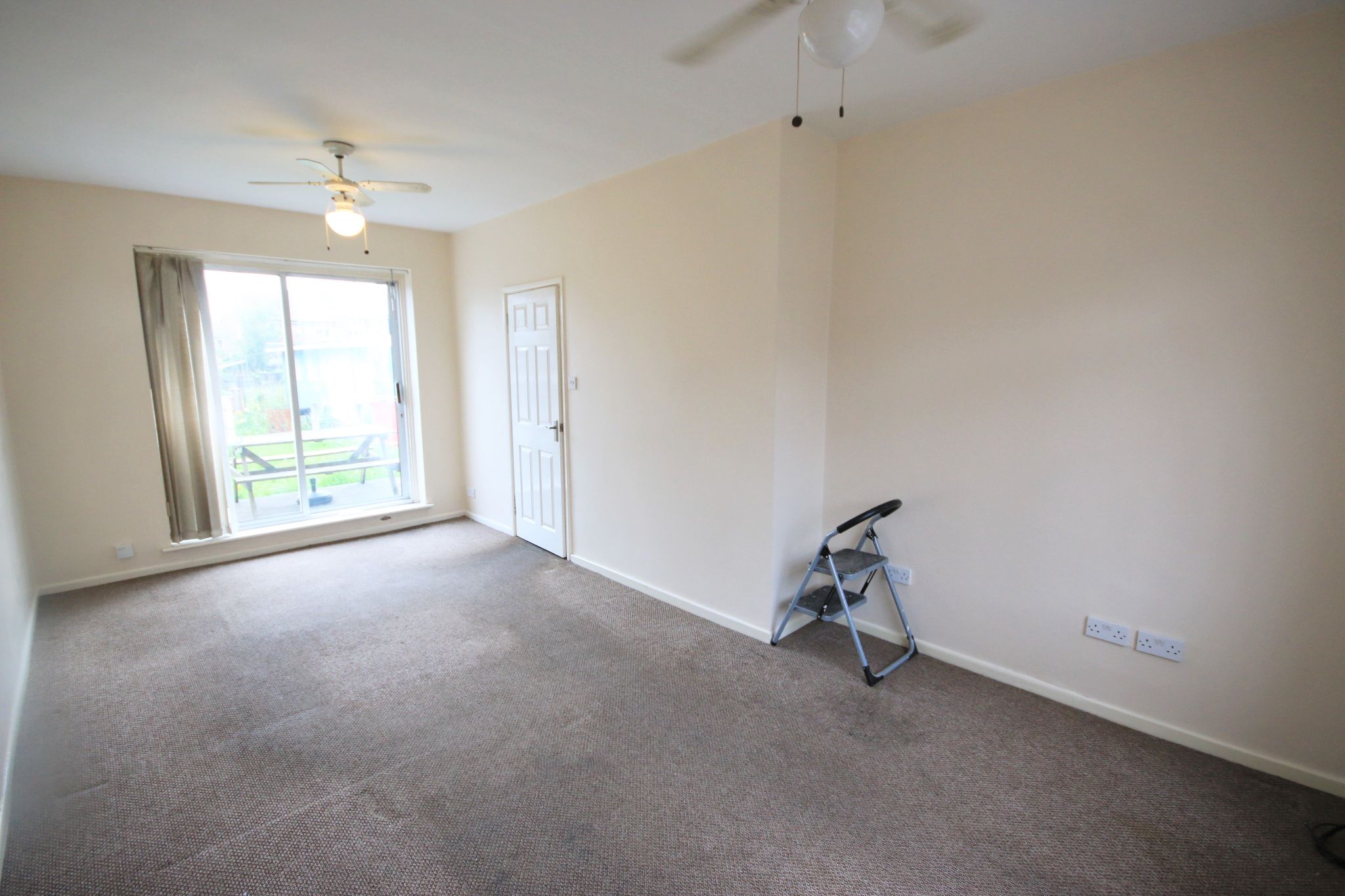 3 bedroom semi-detached house Let in Wigan - Photograph 2.