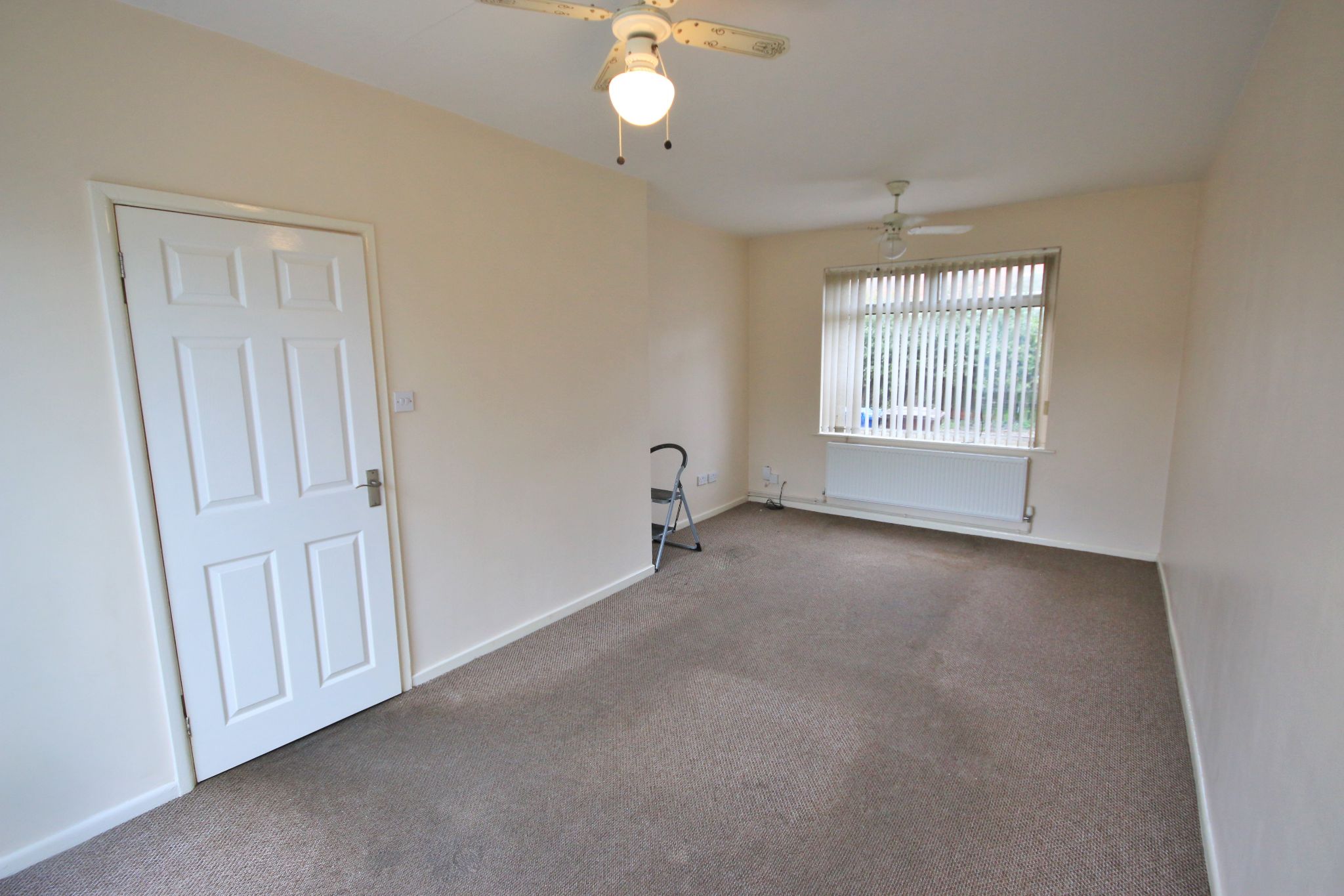 3 bedroom semi-detached house Let in Wigan - Photograph 3.