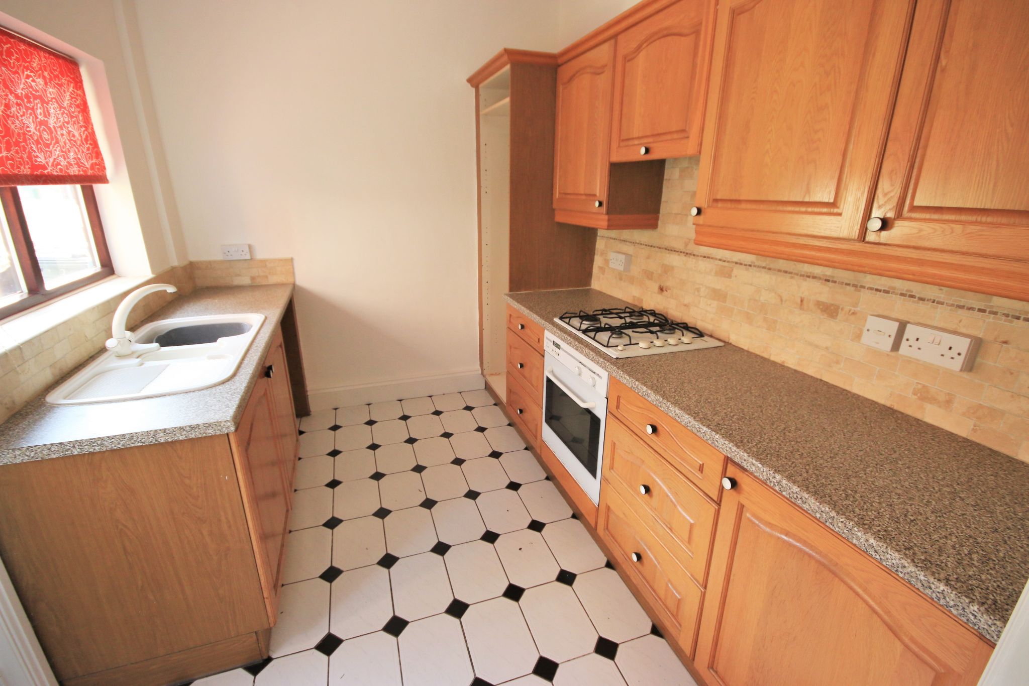 2 bedroom mid terraced house Let in Wigan - Photograph 4.