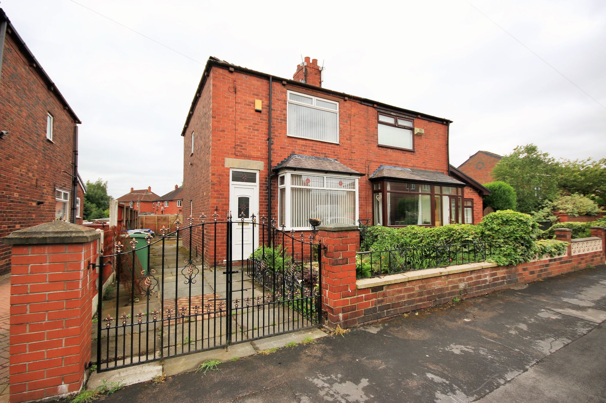 3 bedroom semi-detached house Let in Wigan - Photograph 1.