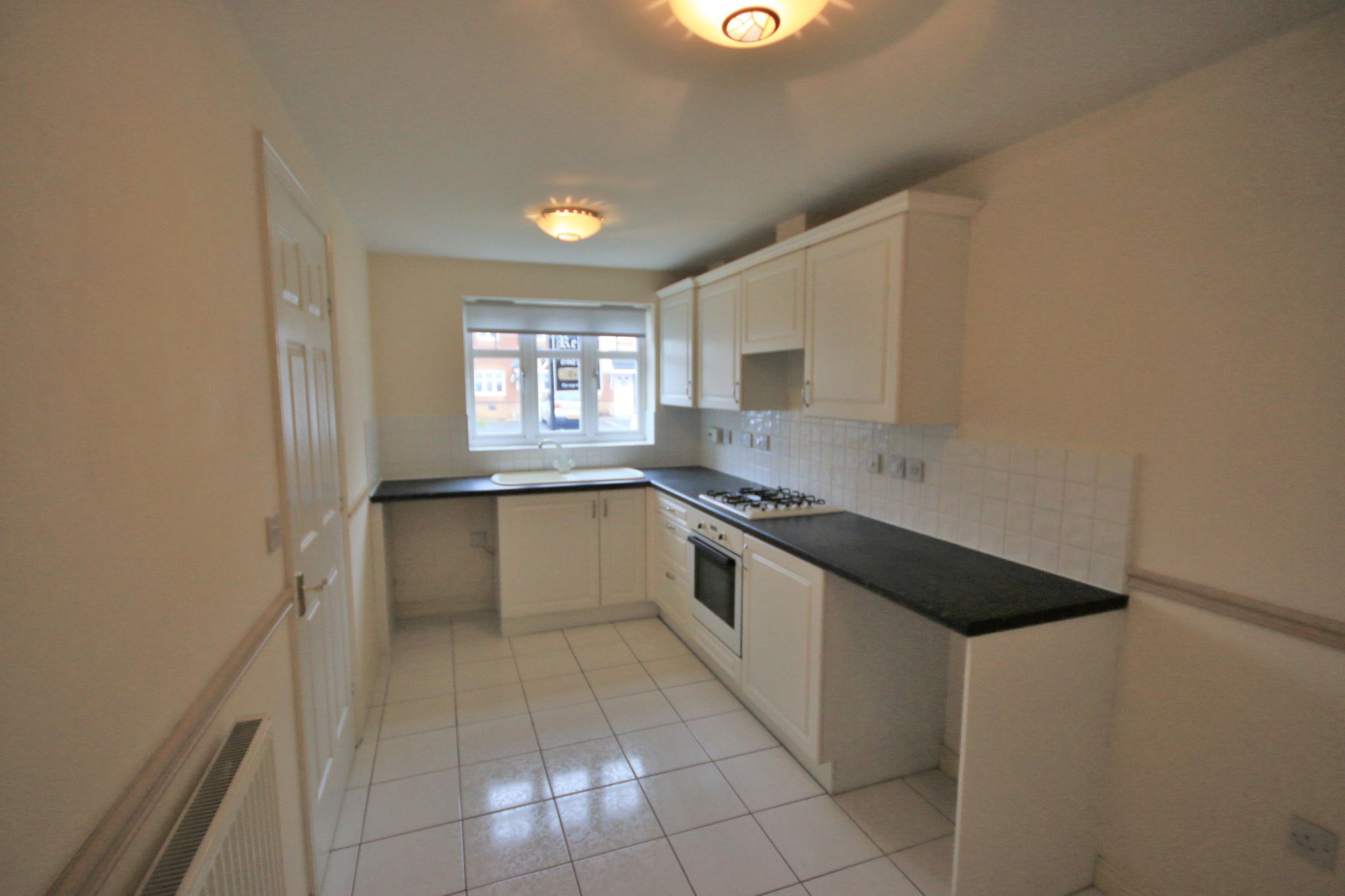 3 bedroom mews house Let in Wigan - Photograph 3.