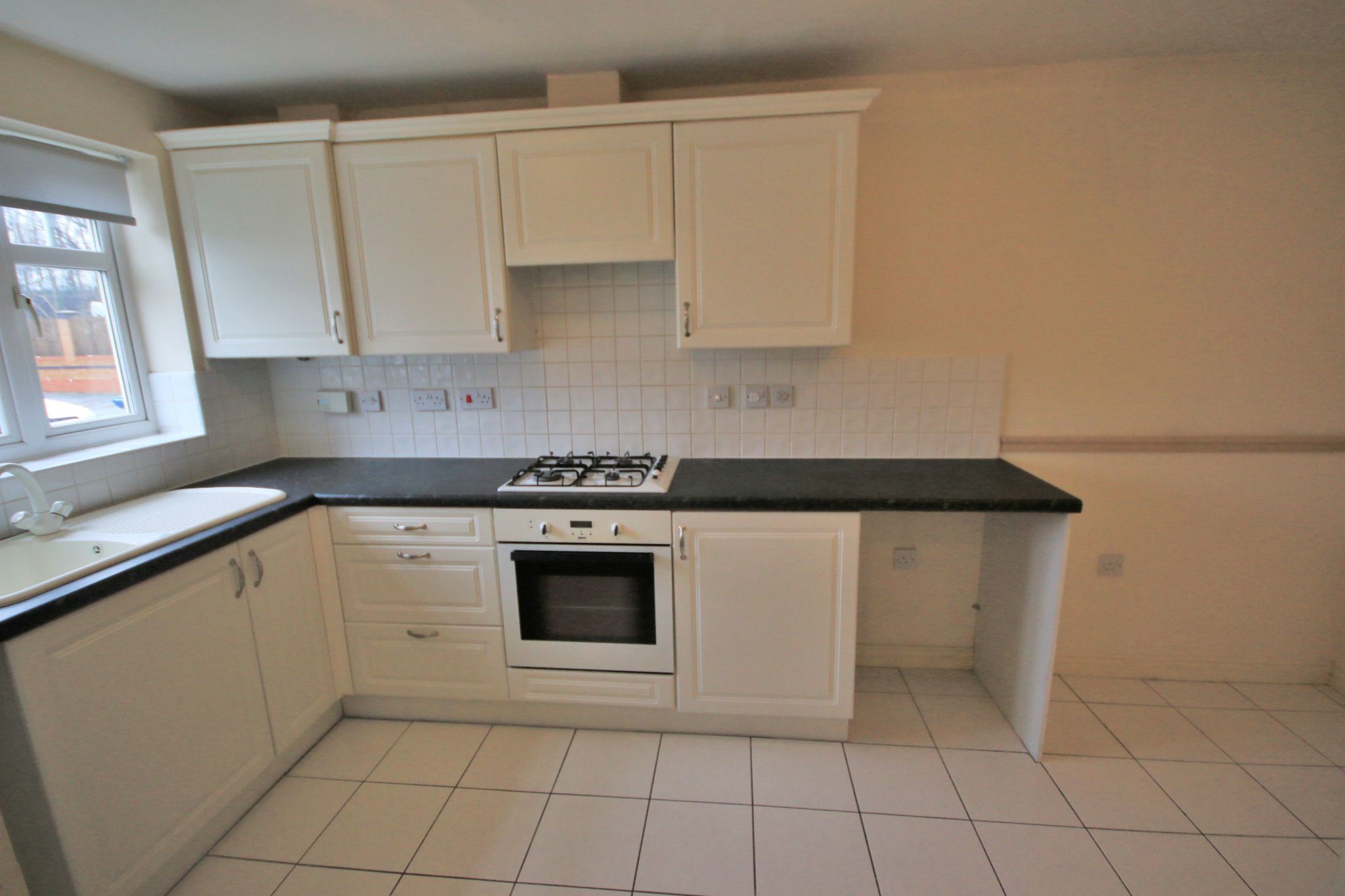 3 bedroom mews house Let in Wigan - Photograph 2.